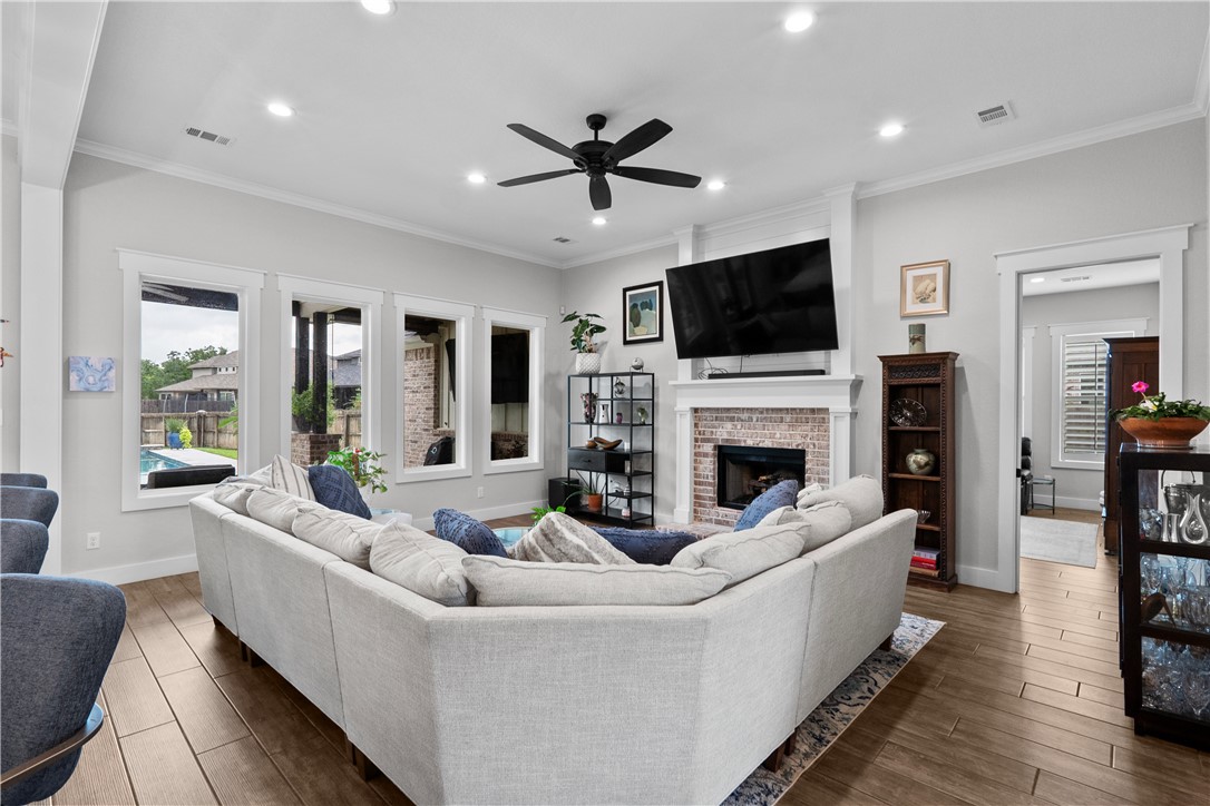 College Station, Texas, 77845, United States, 4 Bedrooms Bedrooms, ,4 BathroomsBathrooms,Residential,For Sale,1862401