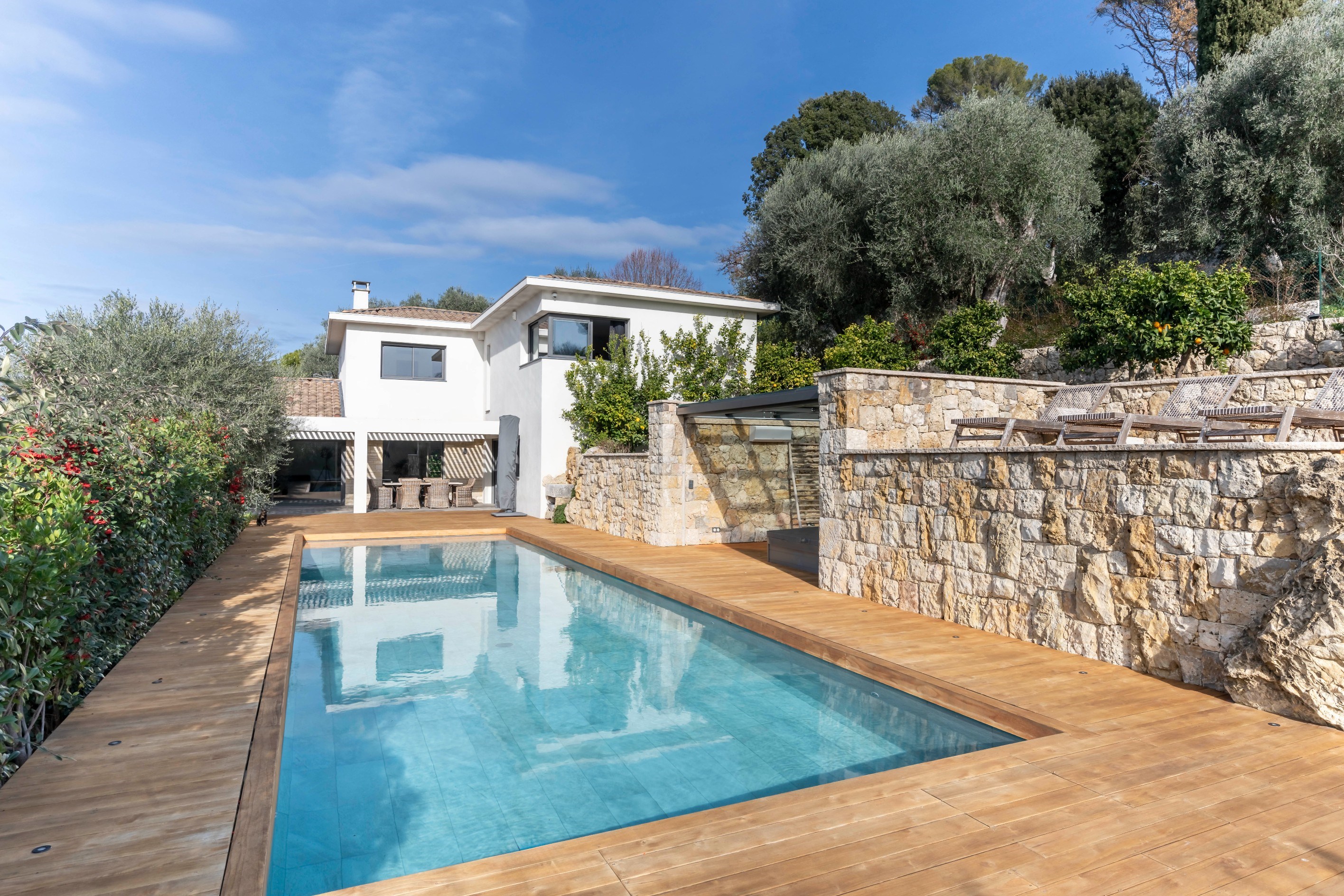  Mougins near Cannes, contemporary villa 283 sqm with pool in secure estate - 物件實景