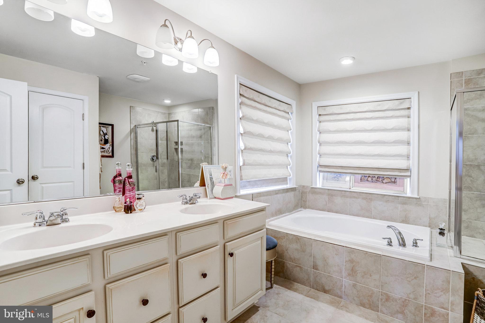 Lanham, Maryland, 20706, United States, 6 Bedrooms Bedrooms, ,5 BathroomsBathrooms,Residential,For Sale,2002849