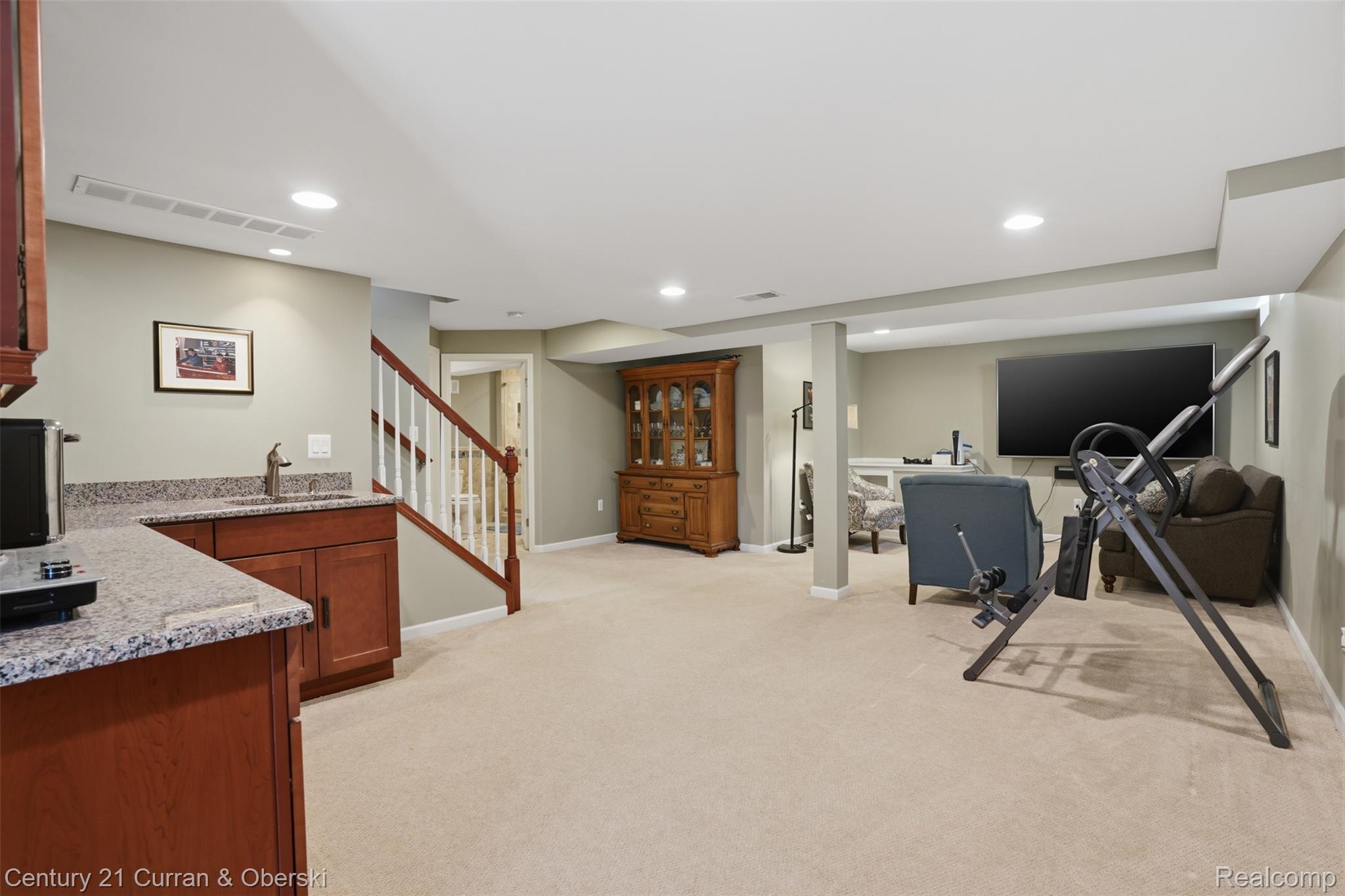 Farmington Hills, Michigan, 48331, United States, 4 Bedrooms Bedrooms, ,4 BathroomsBathrooms,Residential,For Sale,2048985