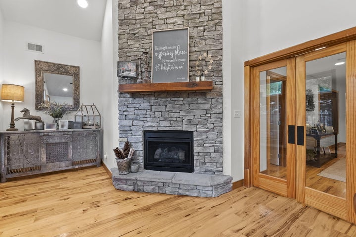Versailles, Kentucky, 40383, United States, 4 Bedrooms Bedrooms, ,Residential,For Sale,1900700