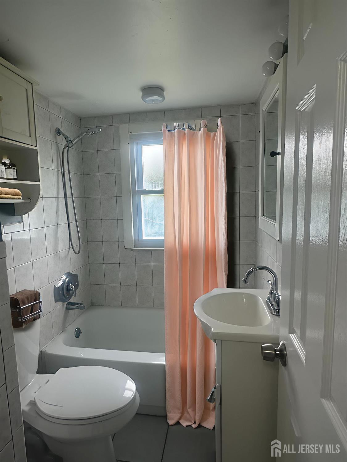 Rahway, New Jersey, 08857, United States, 4 Bedrooms Bedrooms, ,2 BathroomsBathrooms,Residential,For Sale,1906266