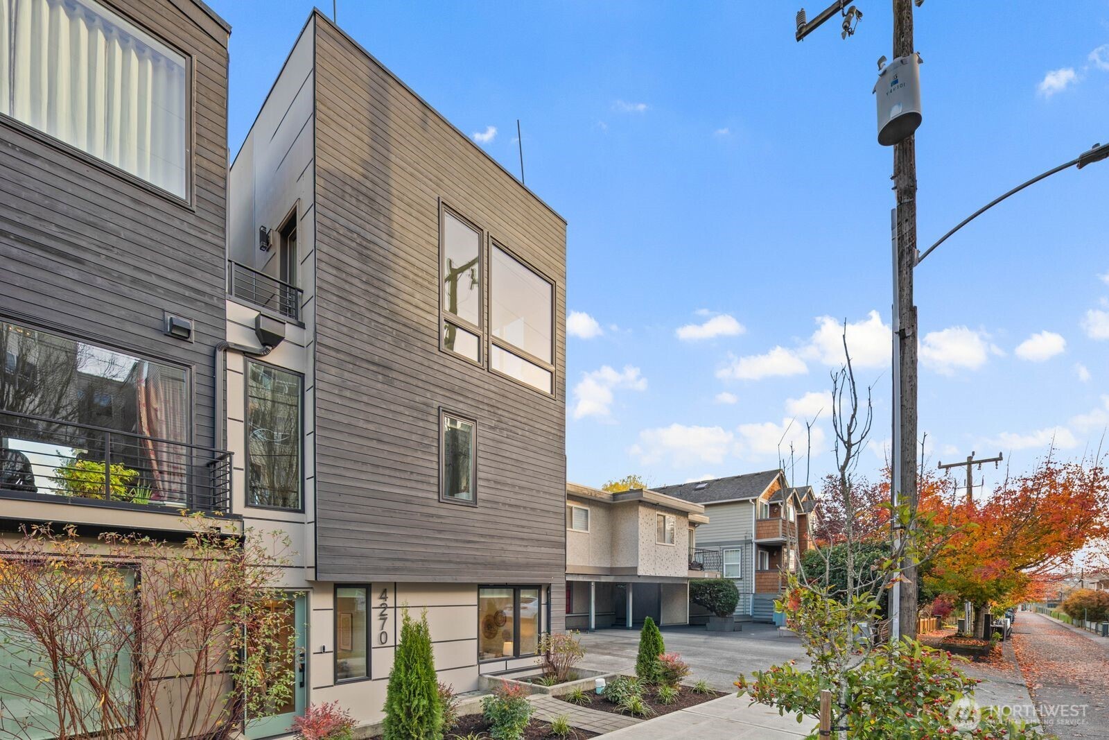 Seattle, Washington, 98103, United States, 3 Bedrooms Bedrooms, ,2 BathroomsBathrooms,Residential,For Sale,1990926