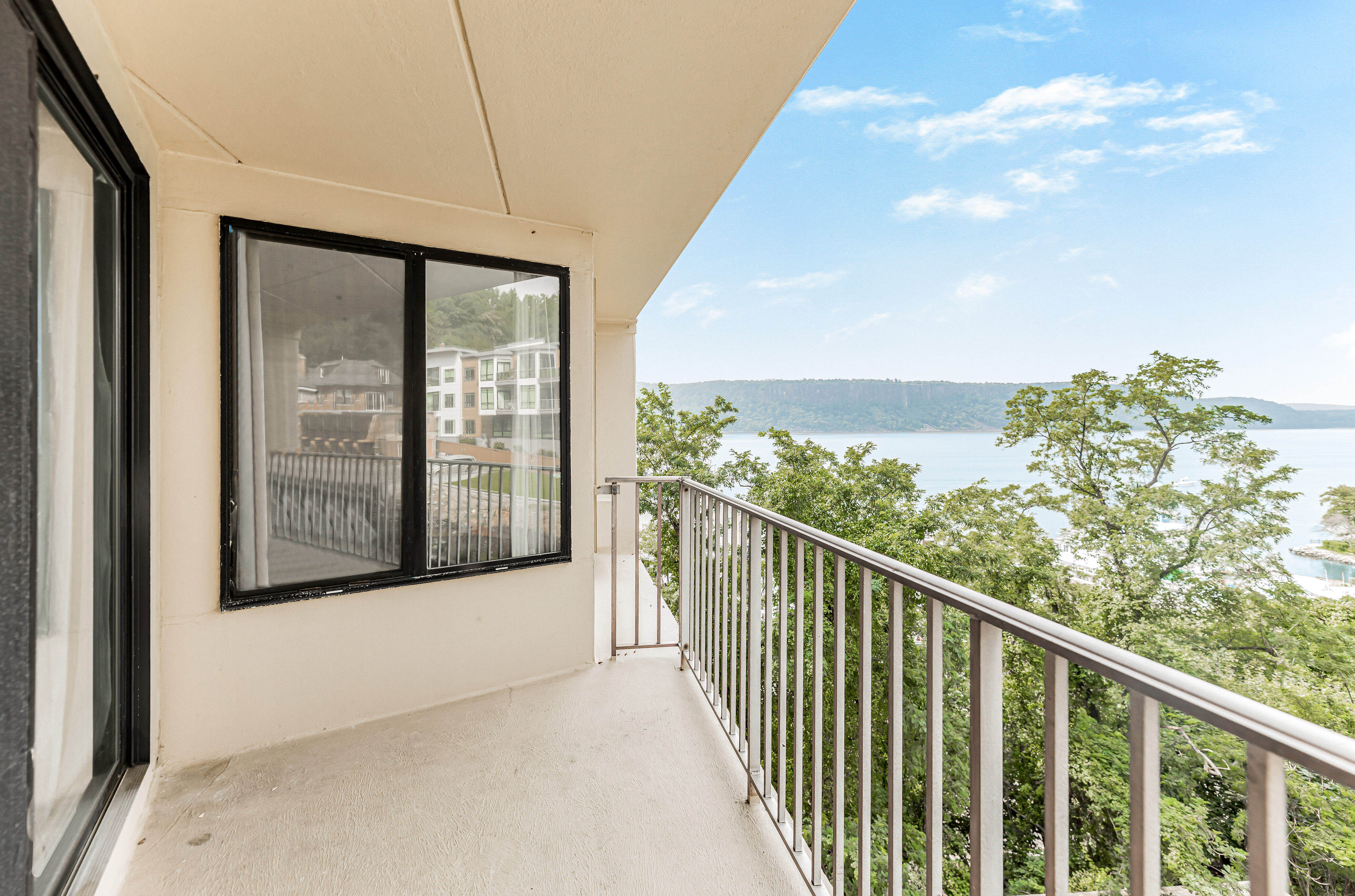  1155 Warburton Avenue - 物件實景