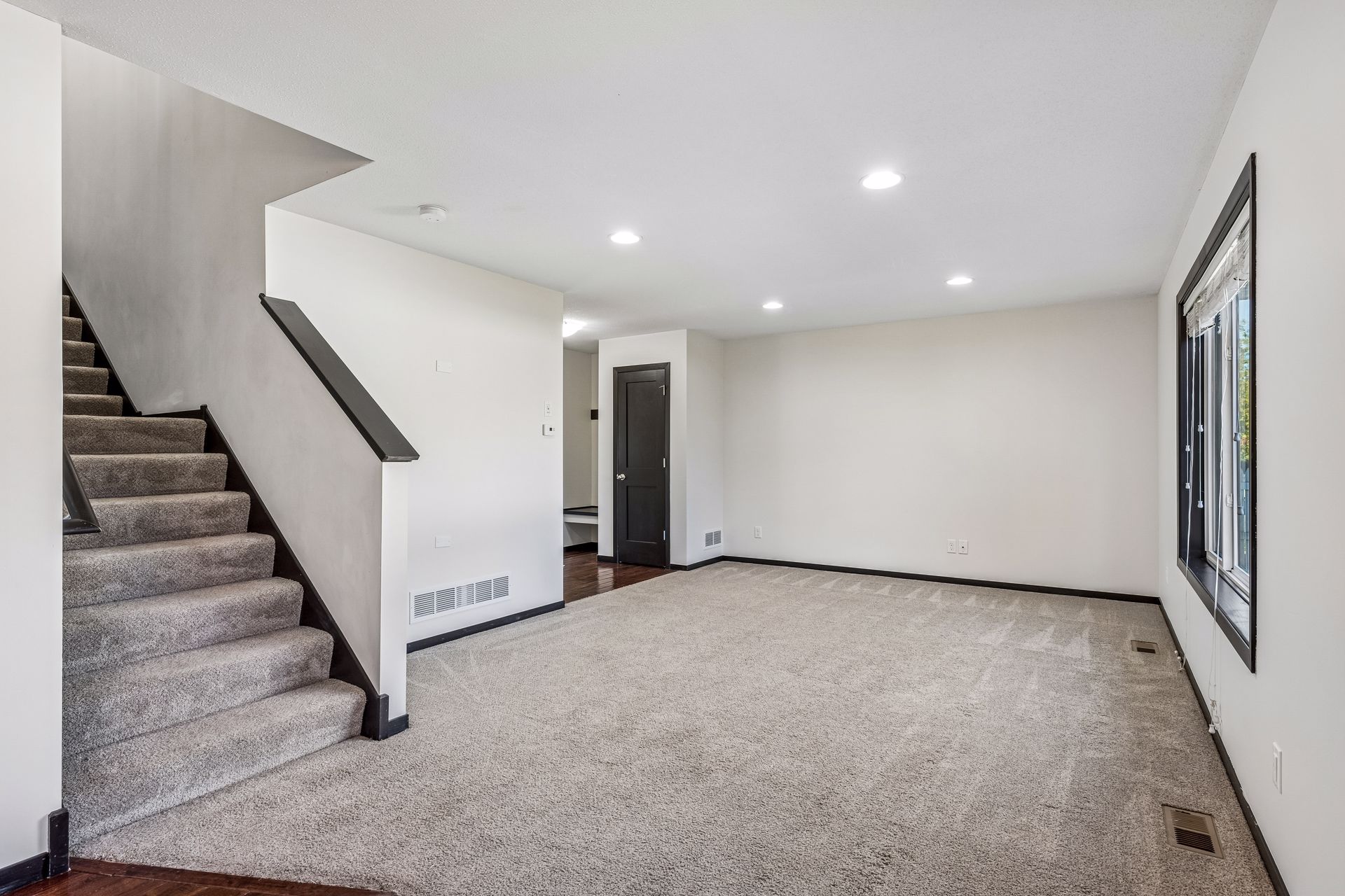  A Spacious Albertville Home Designed for Entertaining - 物件實景