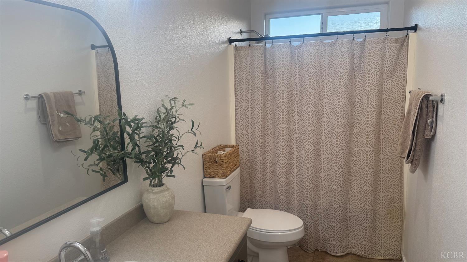 Hanford, California, 93230, United States, 6 Bedrooms Bedrooms, ,3 BathroomsBathrooms,Residential,For Sale,2029630