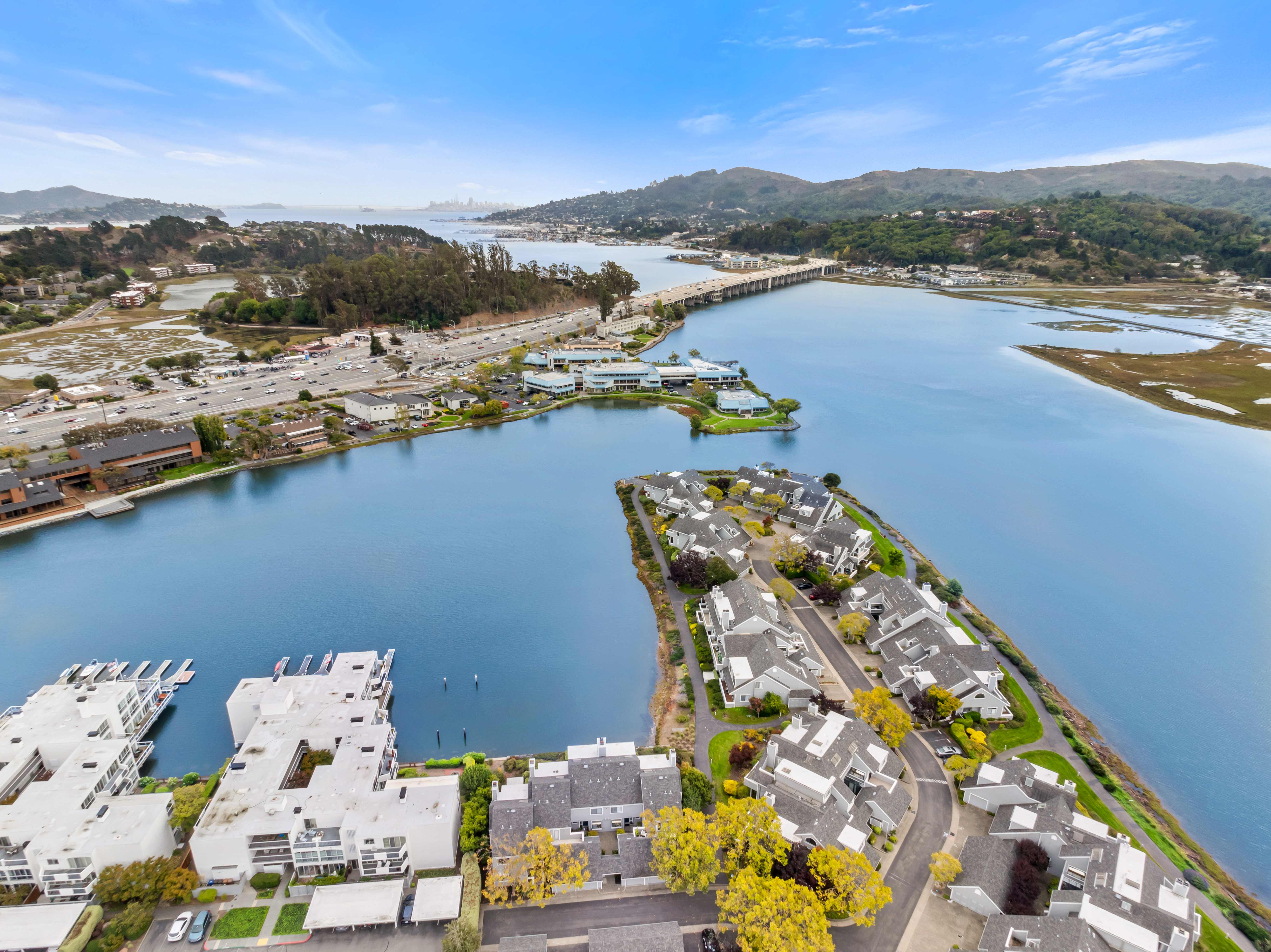  Stylish Waterfront Residence - 物件實景