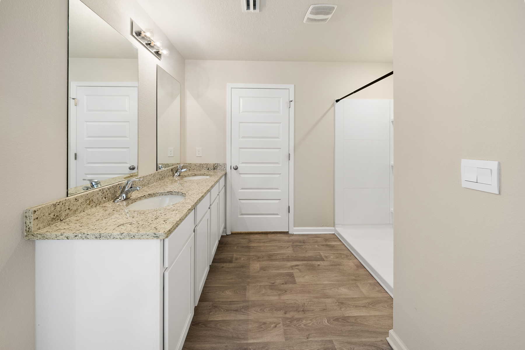  Thoughtfully Designed Residence With Fenced Backyard Near Tyndall AFB - 物件實景