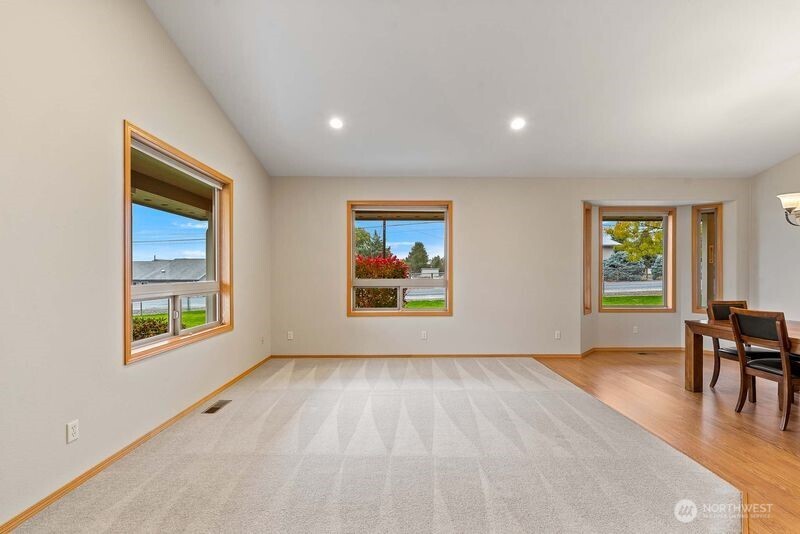 Wenatchee, Washington, 98801, United States, 3 Bedrooms Bedrooms, ,1 BathroomBathrooms,Residential,For Sale,1989040