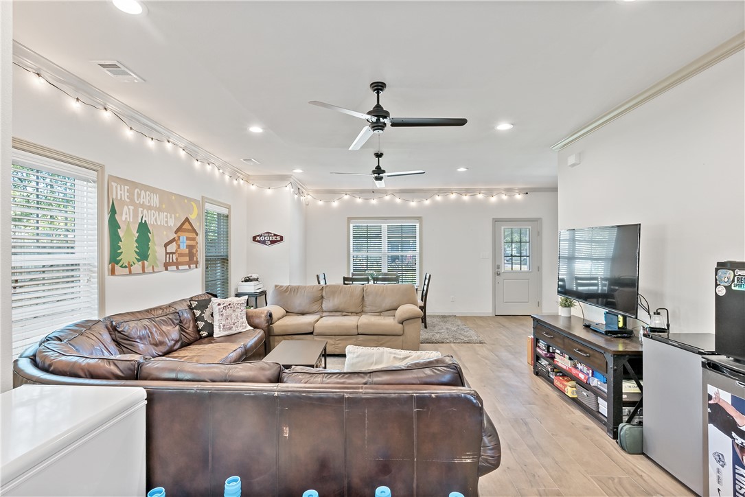 College Station, Texas, 77840, United States, 6 Bedrooms Bedrooms, ,7 BathroomsBathrooms,Residential,For Sale,1989222