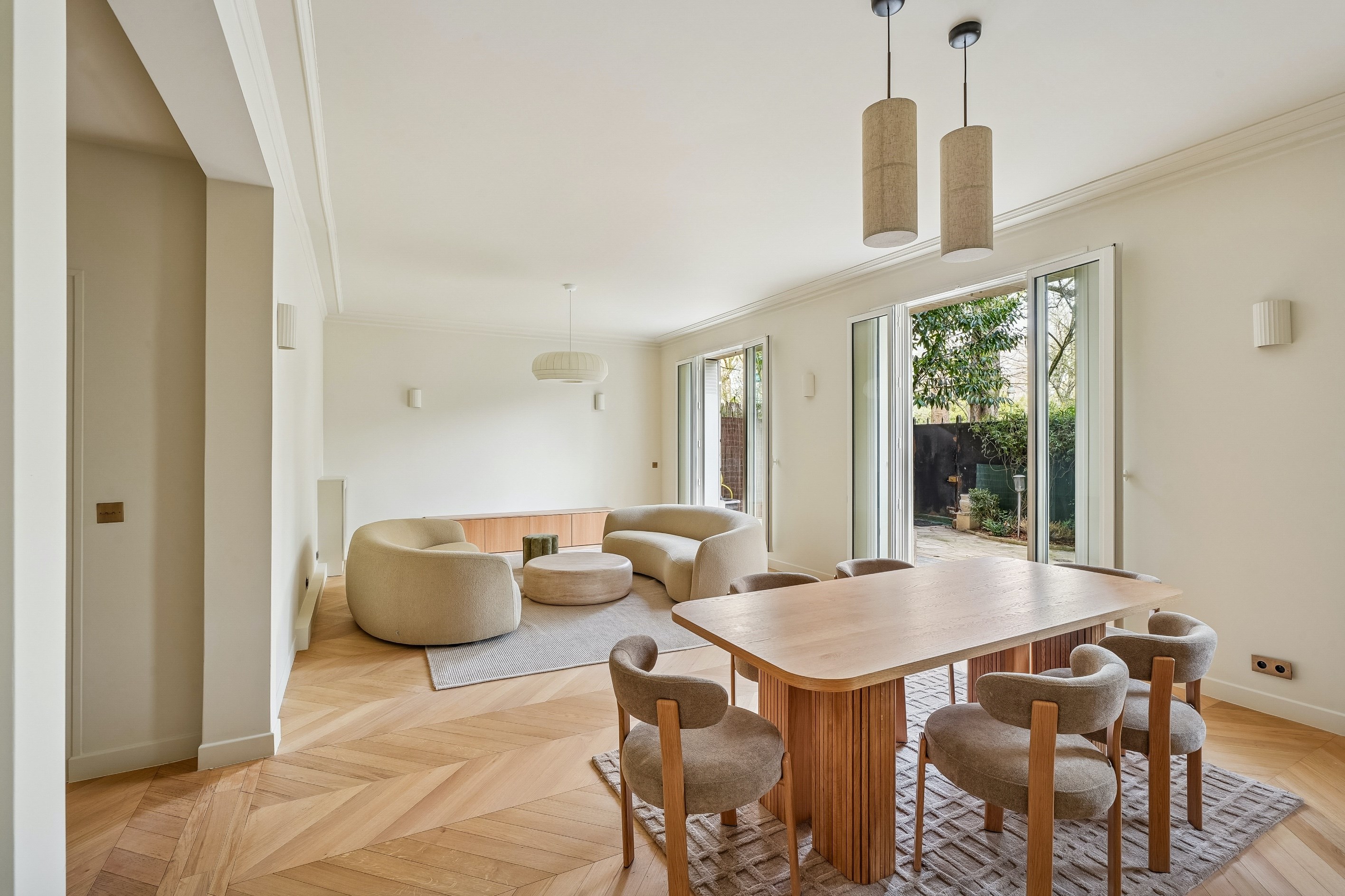  Off-Market – Exceptional Garden-Level Apartment Facing the Eiffel Tower - 物件實景