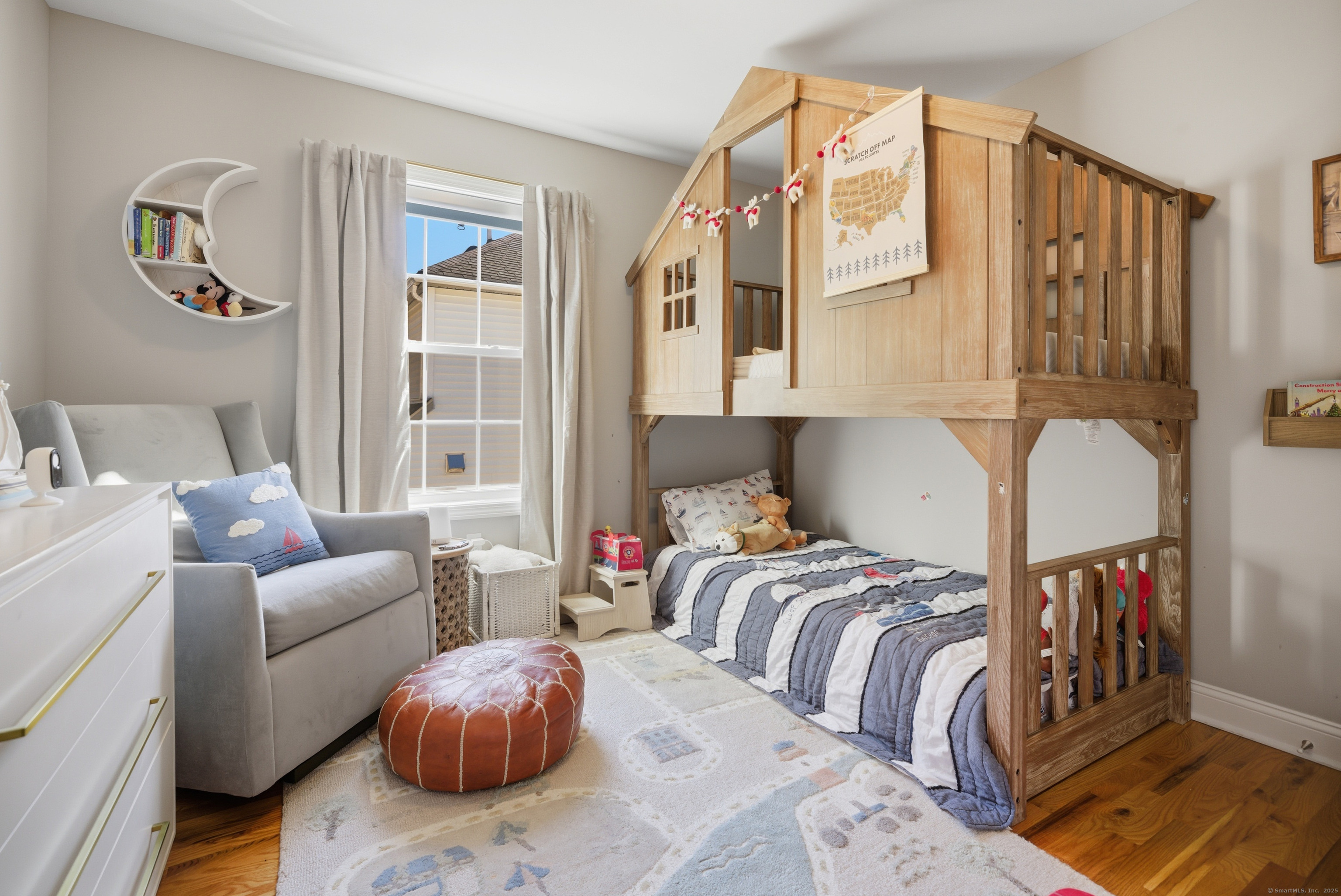 Milford, Connecticut, 06460, United States, 3 Bedrooms Bedrooms, ,3 BathroomsBathrooms,Residential,For Sale,1987930