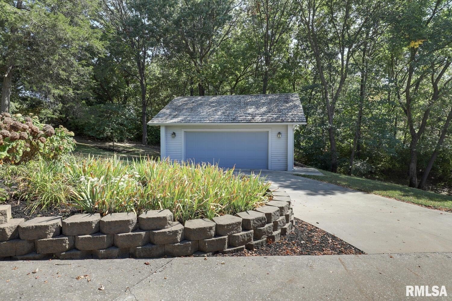 Macomb, Illinois, 61455, United States, 6 Bedrooms Bedrooms, ,5 BathroomsBathrooms,Residential,For Sale,1982236