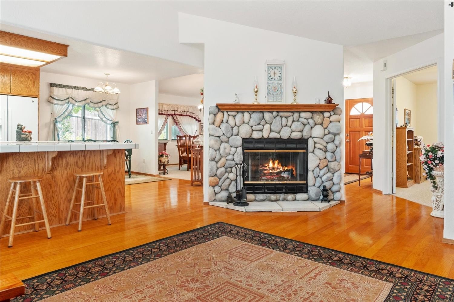 Angels Camp, California, 95222, United States, 3 Bedrooms Bedrooms, ,2 BathroomsBathrooms,Residential,For Sale,1881530