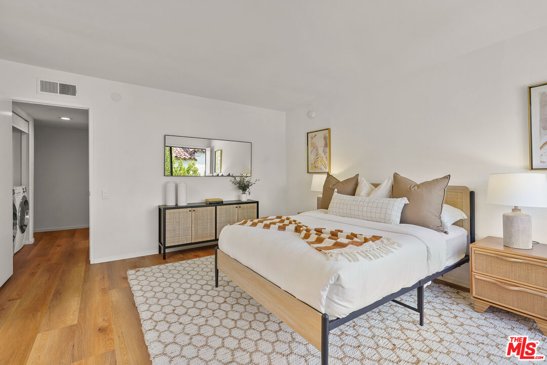 Los Angeles, California, 90025, United States, 2 Bedrooms Bedrooms, ,3 BathroomsBathrooms,Residential,For Sale,1940642