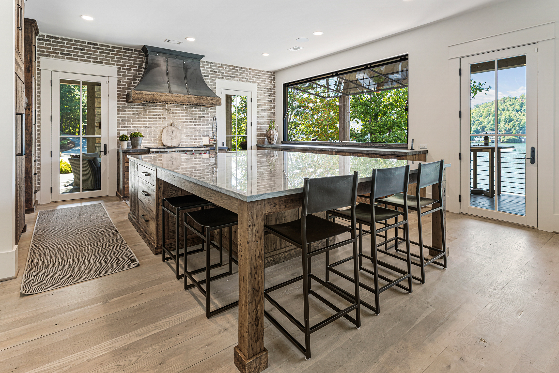  Breathtaking Lake Burton Views from an Exceptional Custom Lakehouse - 物件實景