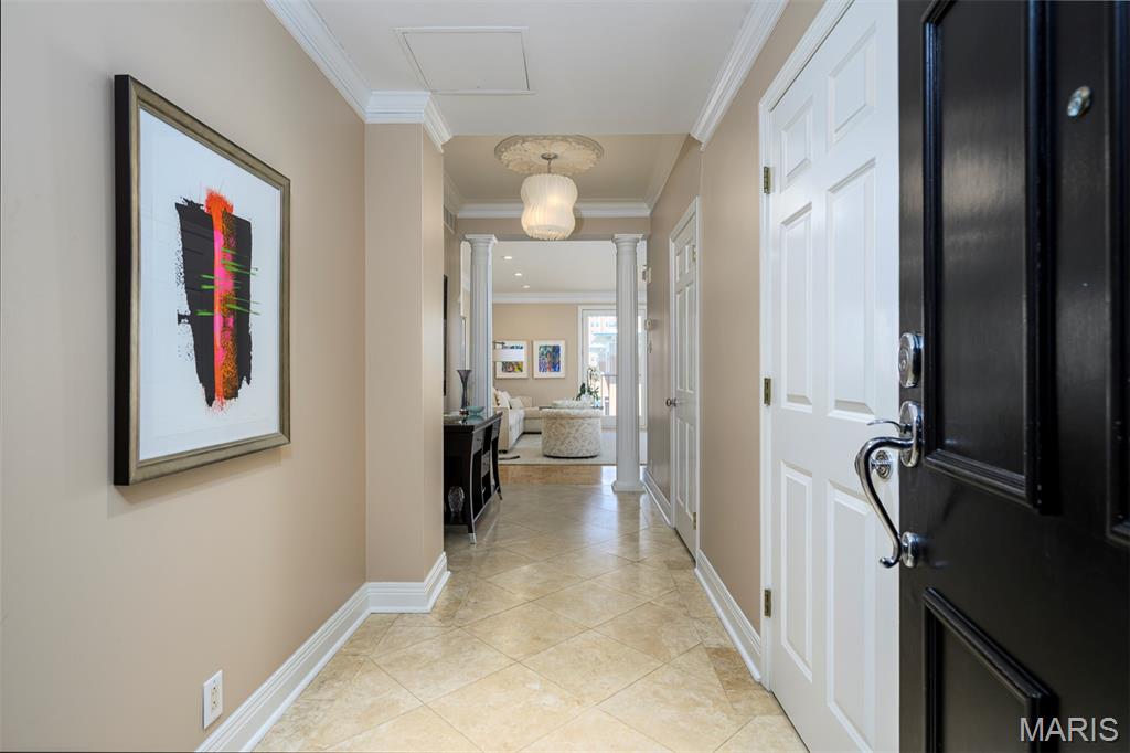 St Louis, Missouri, 63105, United States, 2 Bedrooms Bedrooms, ,2 BathroomsBathrooms,Residential,For Sale,1828450