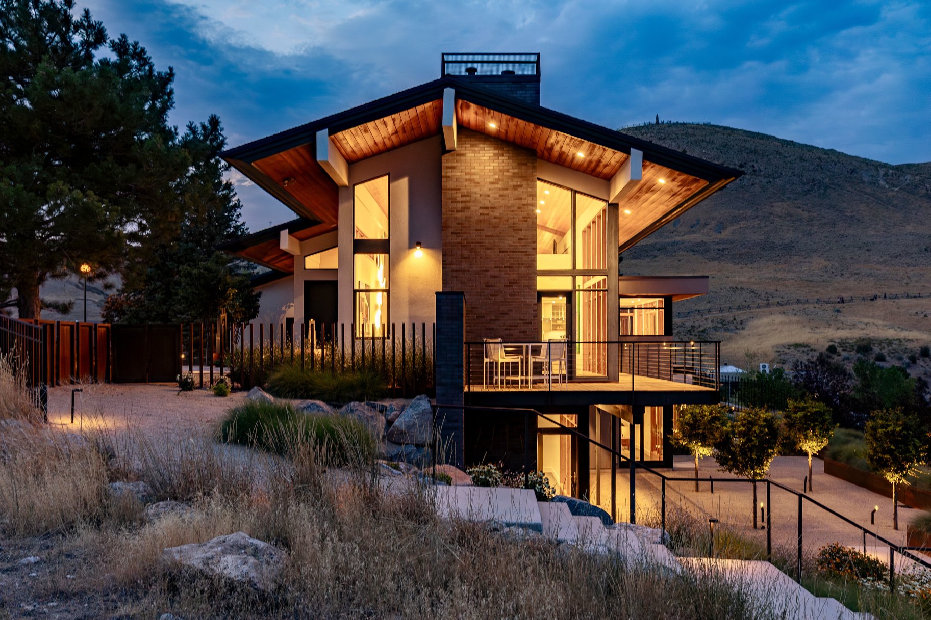  Stunning Contemporary Home with Commanding Views - 物件實景