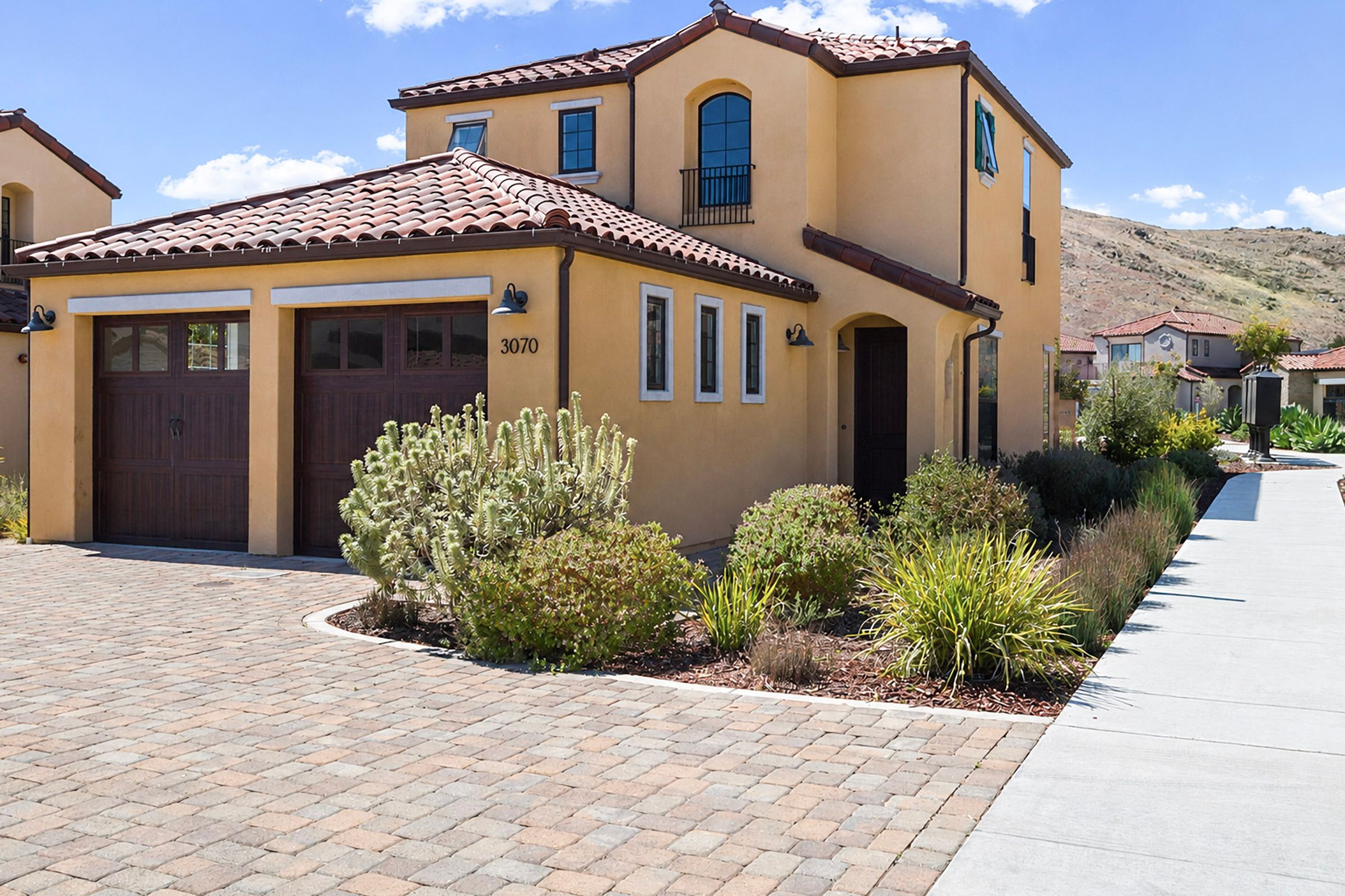  Elegant Hillside Living in Coveted Toscano - 物件實景