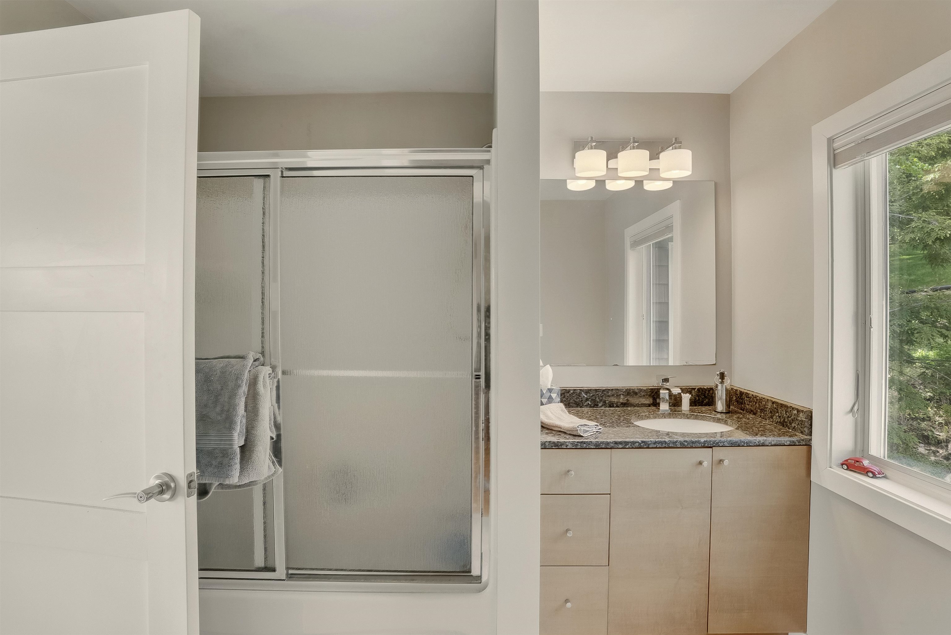 Windham, New Hampshire, 03087, United States, 4 Bedrooms Bedrooms, ,3 BathroomsBathrooms,Residential,For Sale,1824064
