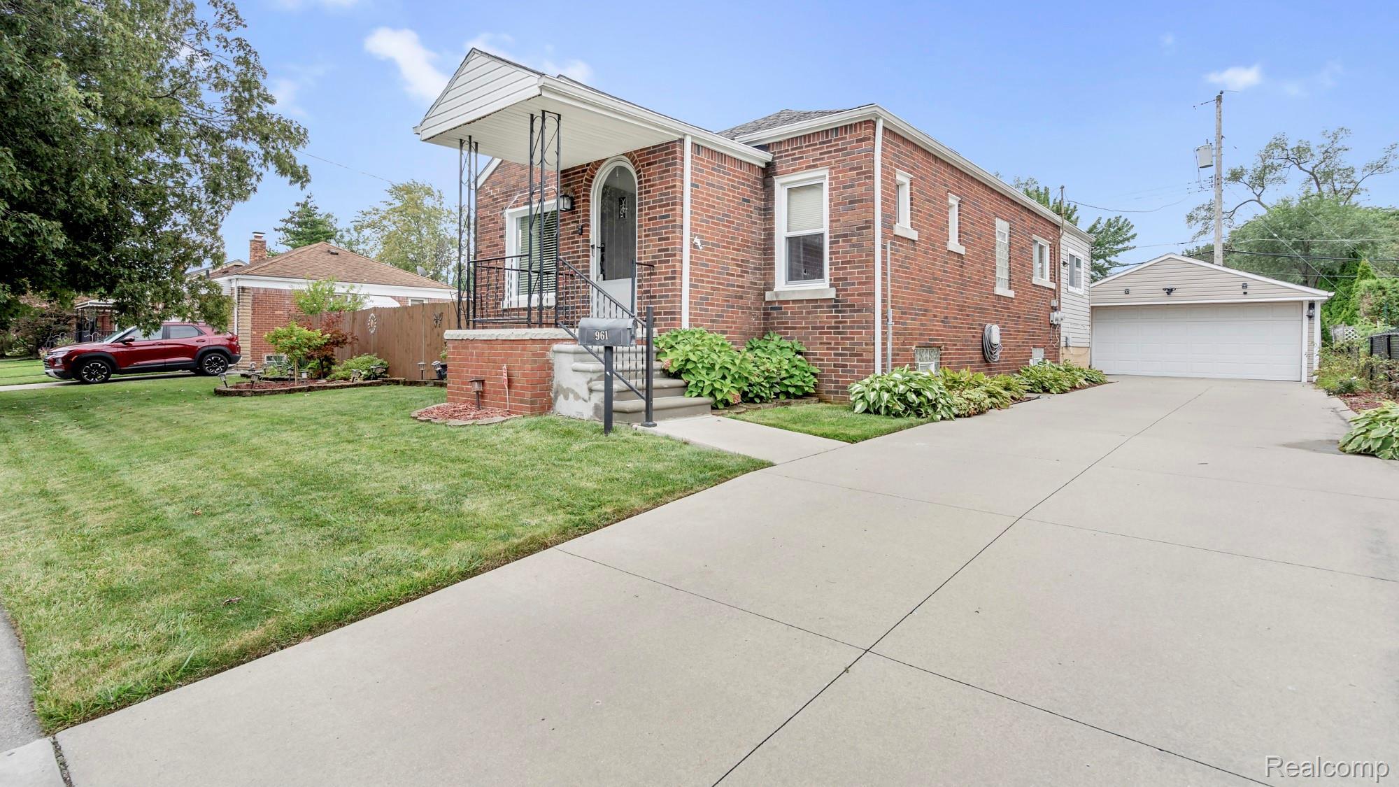 Capitol Ave, Lincoln Park, MI 48146