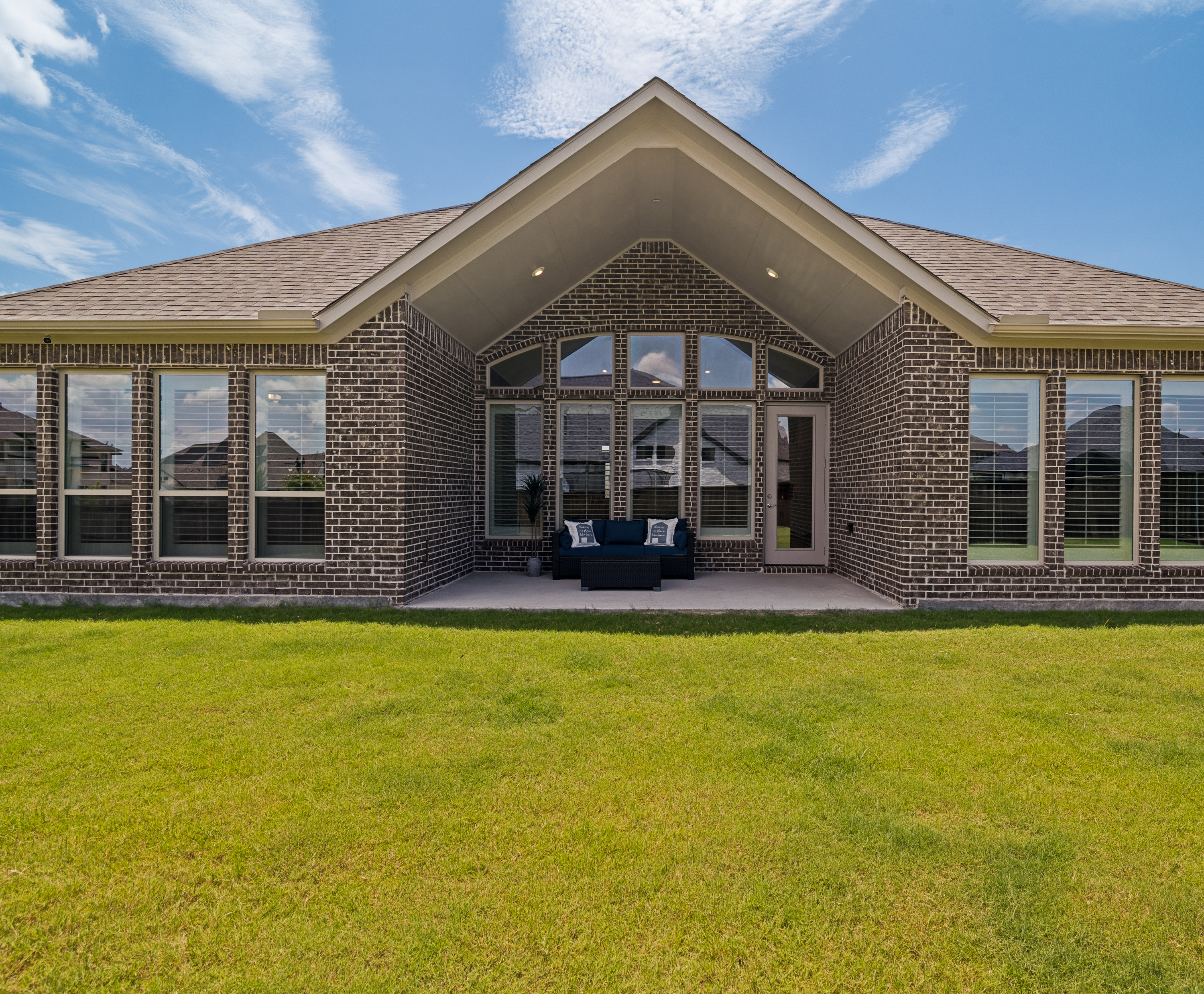  Better Than New  Perry Home on Expansive Nearly Half-Acre Lot - 物件實景