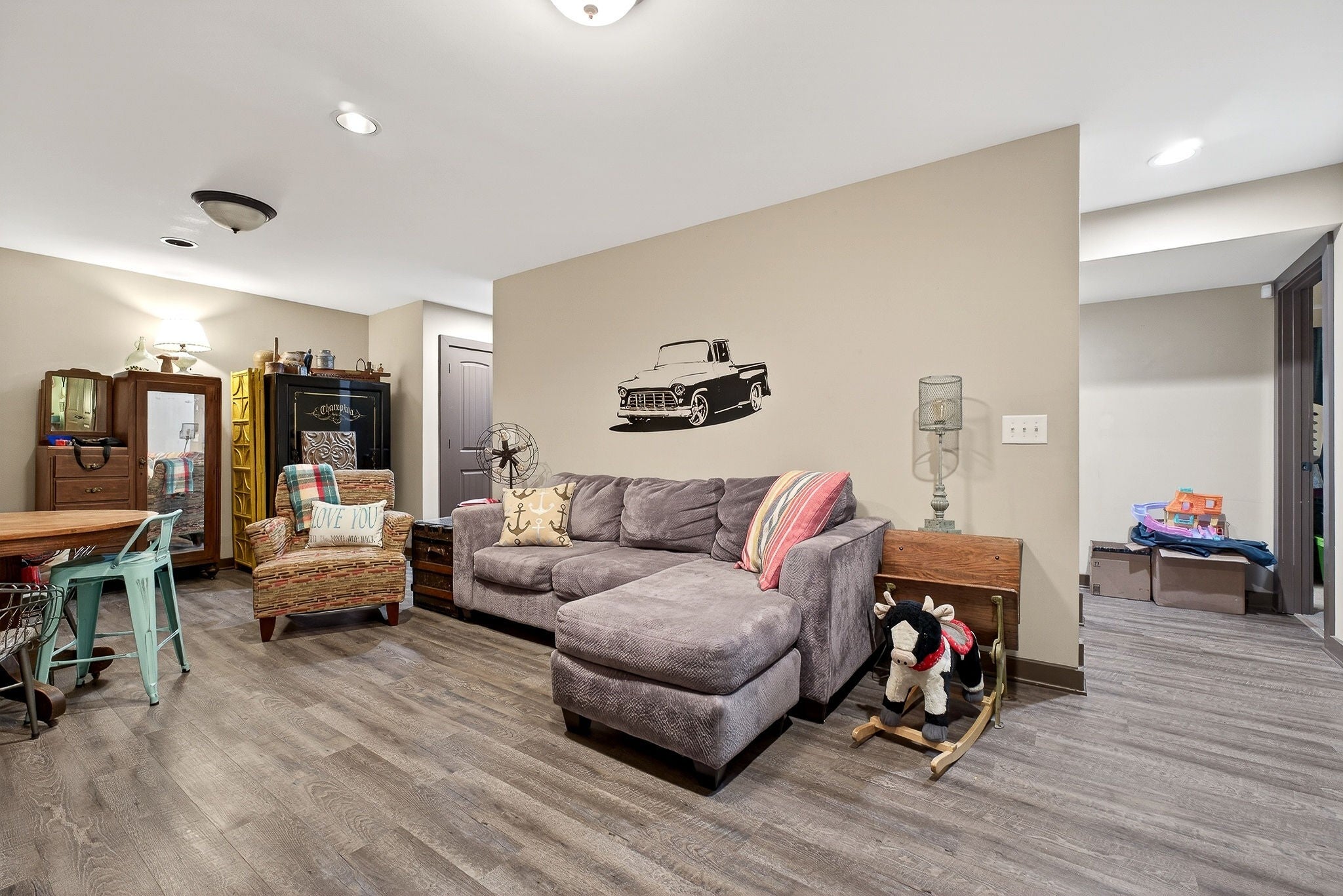 Smithville, Tennessee, 37166, United States, 4 Bedrooms Bedrooms, ,3 BathroomsBathrooms,Residential,For Sale,2008233