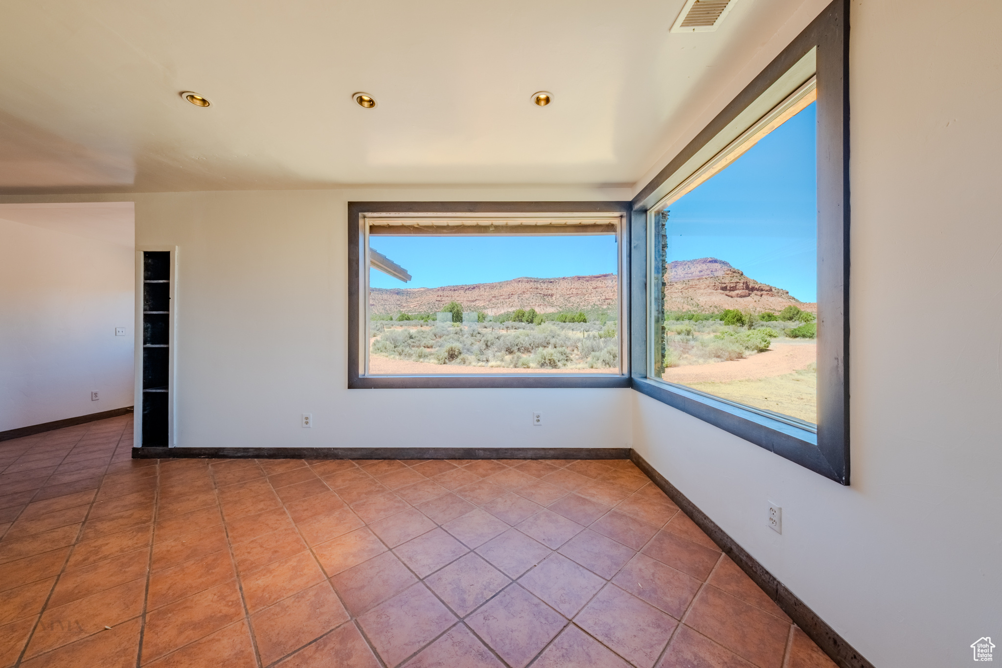 Kanab, Utah, 84741, United States, 4 Bedrooms Bedrooms, ,3 BathroomsBathrooms,Residential,For Sale,1908658
