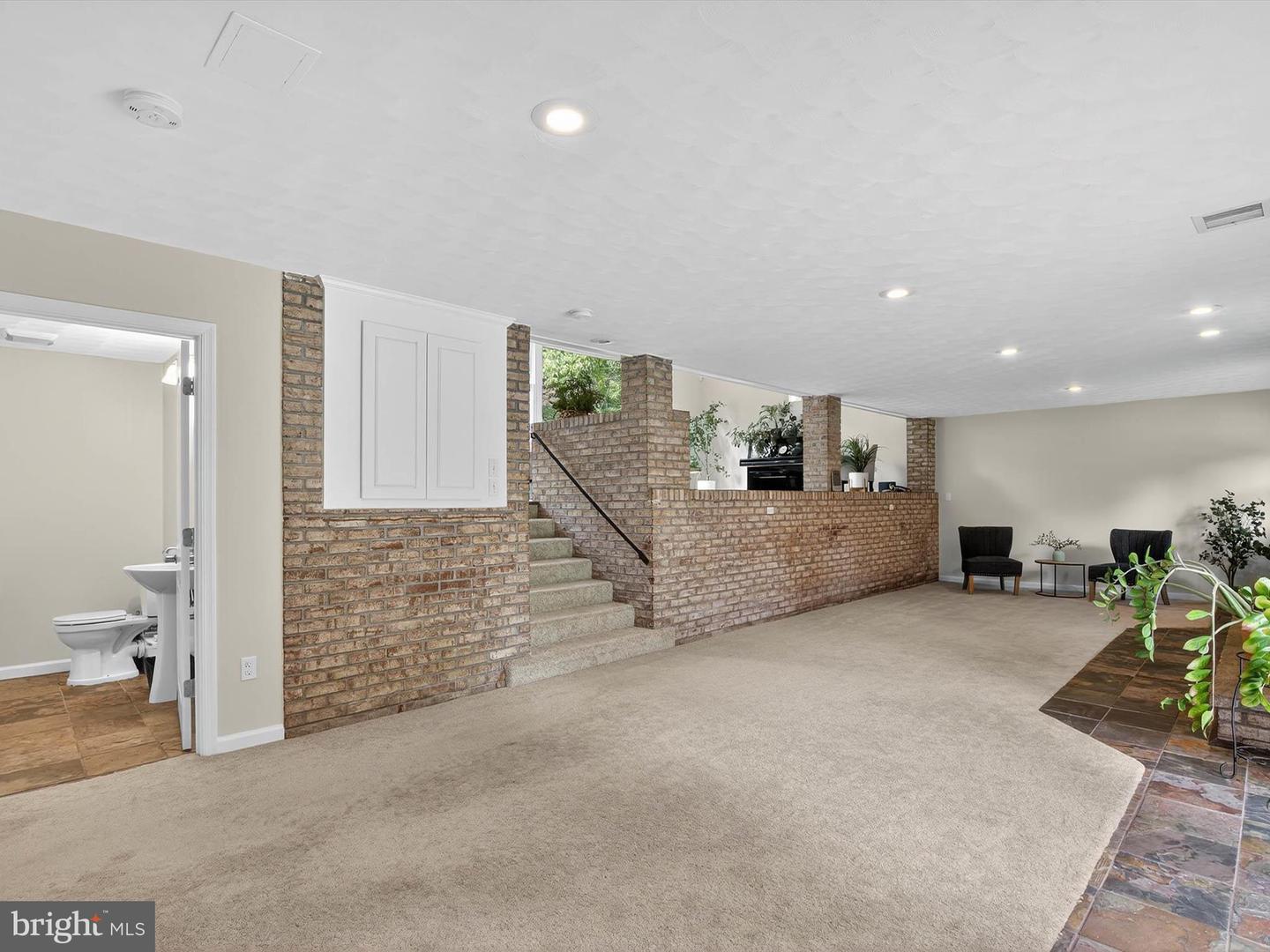 Lancaster, Pennsylvania, 17601, United States, 4 Bedrooms Bedrooms, ,3 BathroomsBathrooms,Residential,For Sale,2003108