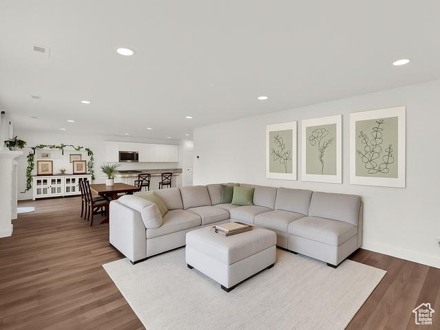 Syracuse, Utah, 84075, United States, 3 Bedrooms Bedrooms, ,3 BathroomsBathrooms,Residential,For Sale,1927816