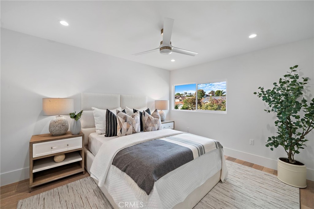 Huntington Beach, California, 92649, United States, 5 Bedrooms Bedrooms, ,4 BathroomsBathrooms,Residential,For Sale,1986485