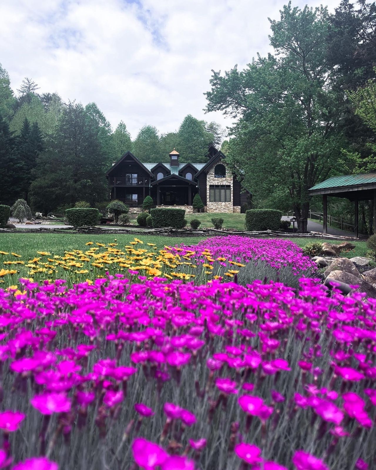 Sevierville, Tennessee, 37862, United States, 2 Bedrooms Bedrooms, ,4 BathroomsBathrooms,Residential,For Sale,1914070