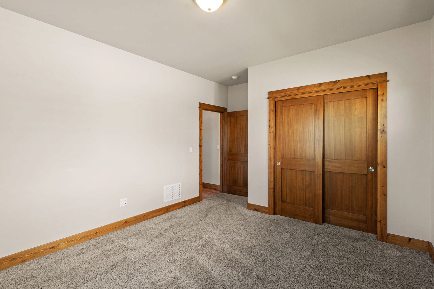  2650 W Graf St - 物件實景