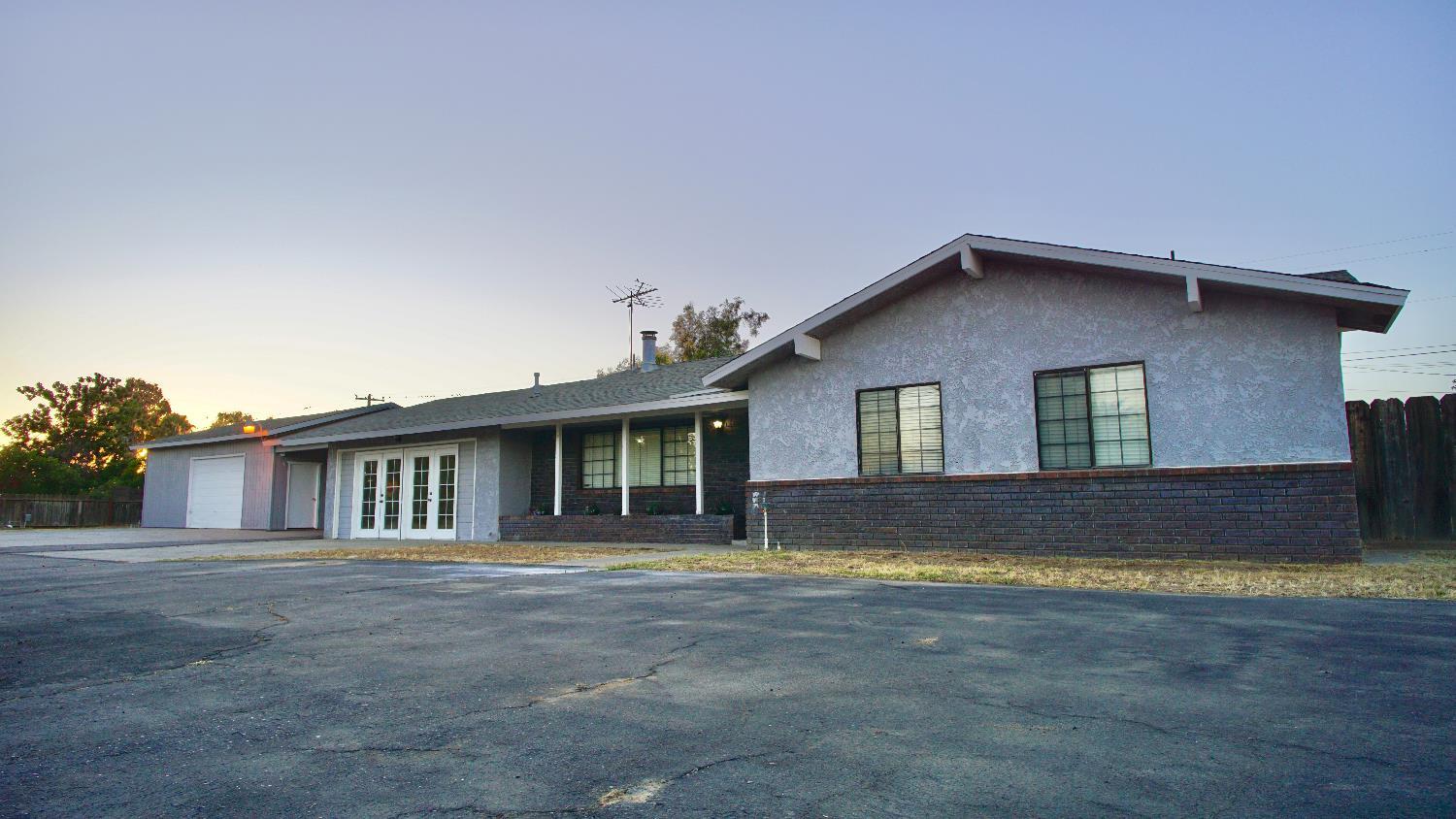 Fresno, California, 93722, United States, 4 Bedrooms Bedrooms, ,2 BathroomsBathrooms,Residential,For Sale,1943321
