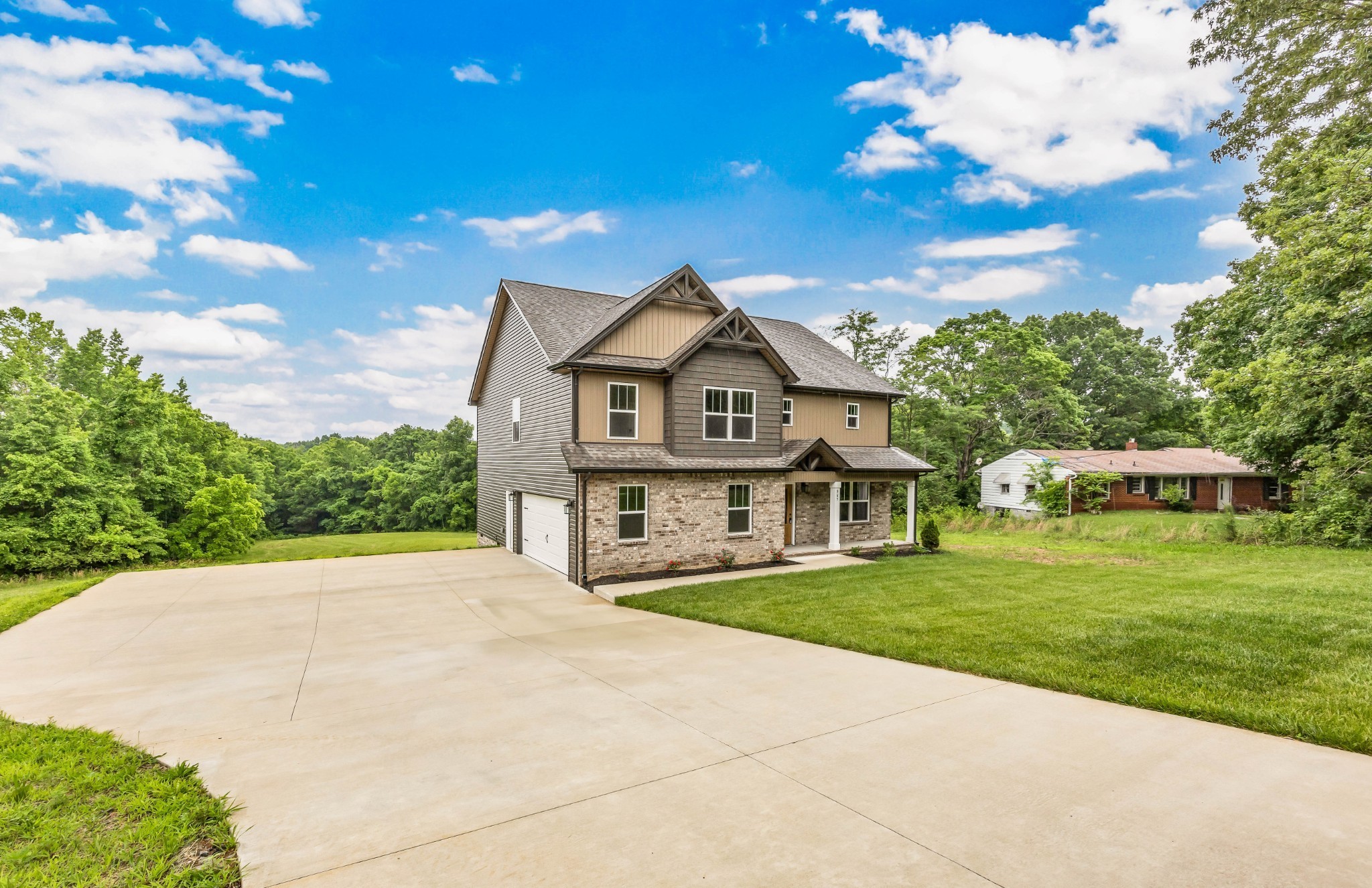 Clarksville, Tennessee, 37040, United States, 4 Bedrooms Bedrooms, ,3 BathroomsBathrooms,Residential,For Sale,2001195