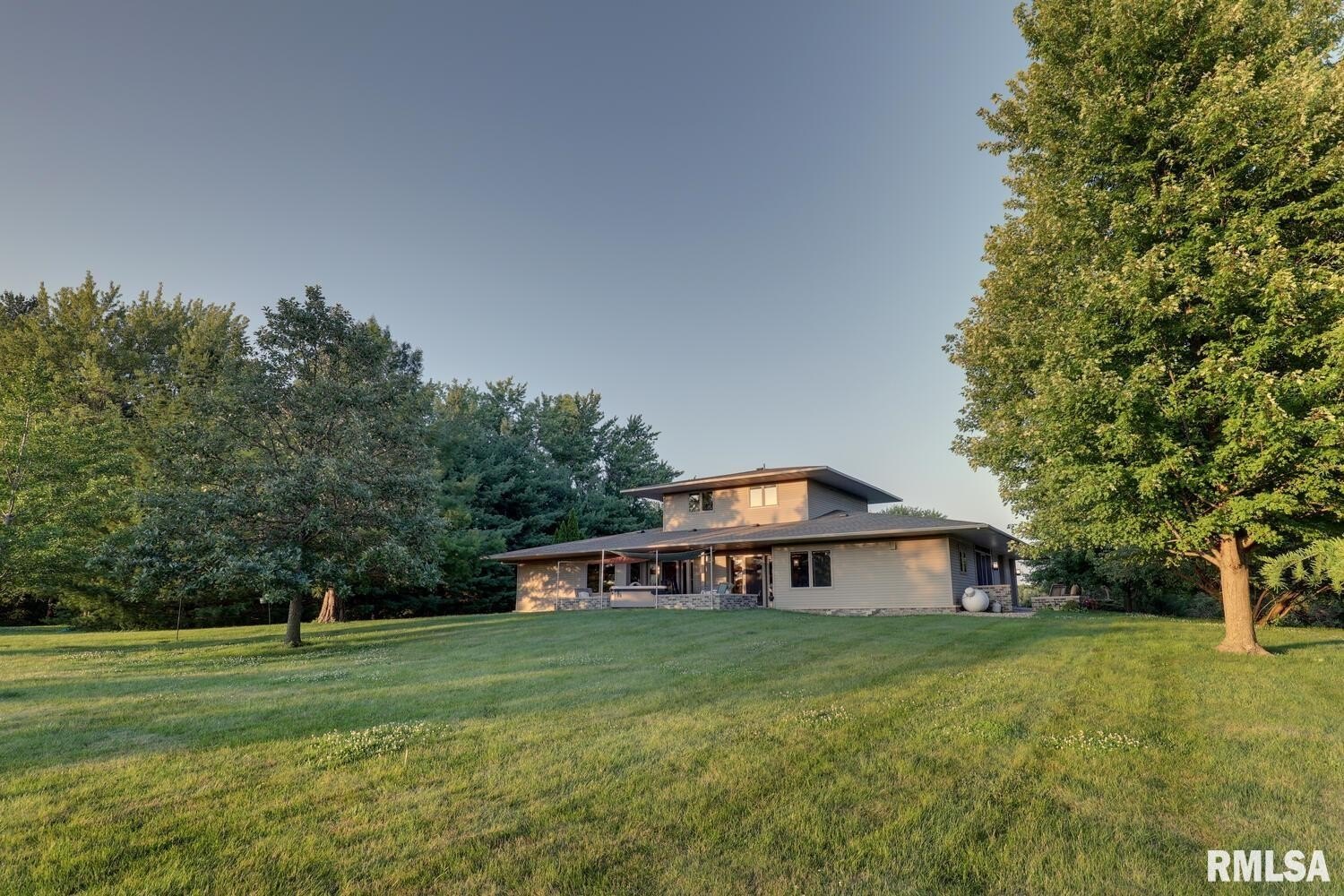 Macomb, Illinois, 61455, United States, 5 Bedrooms Bedrooms, ,5 BathroomsBathrooms,Residential,For Sale,1915760