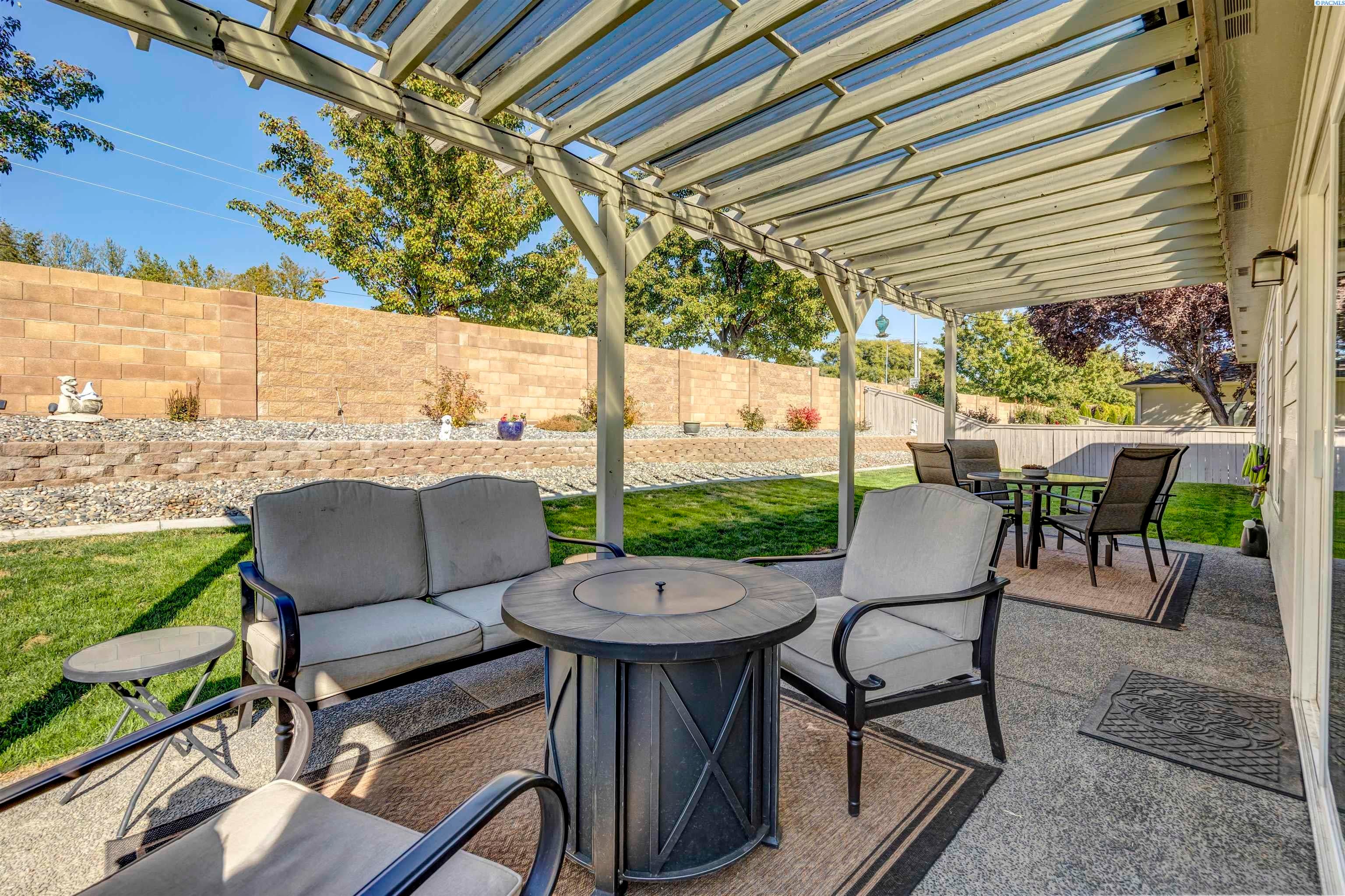 Kennewick, Washington, 99338, United States, 4 Bedrooms Bedrooms, ,2 BathroomsBathrooms,Residential,For Sale,1981833