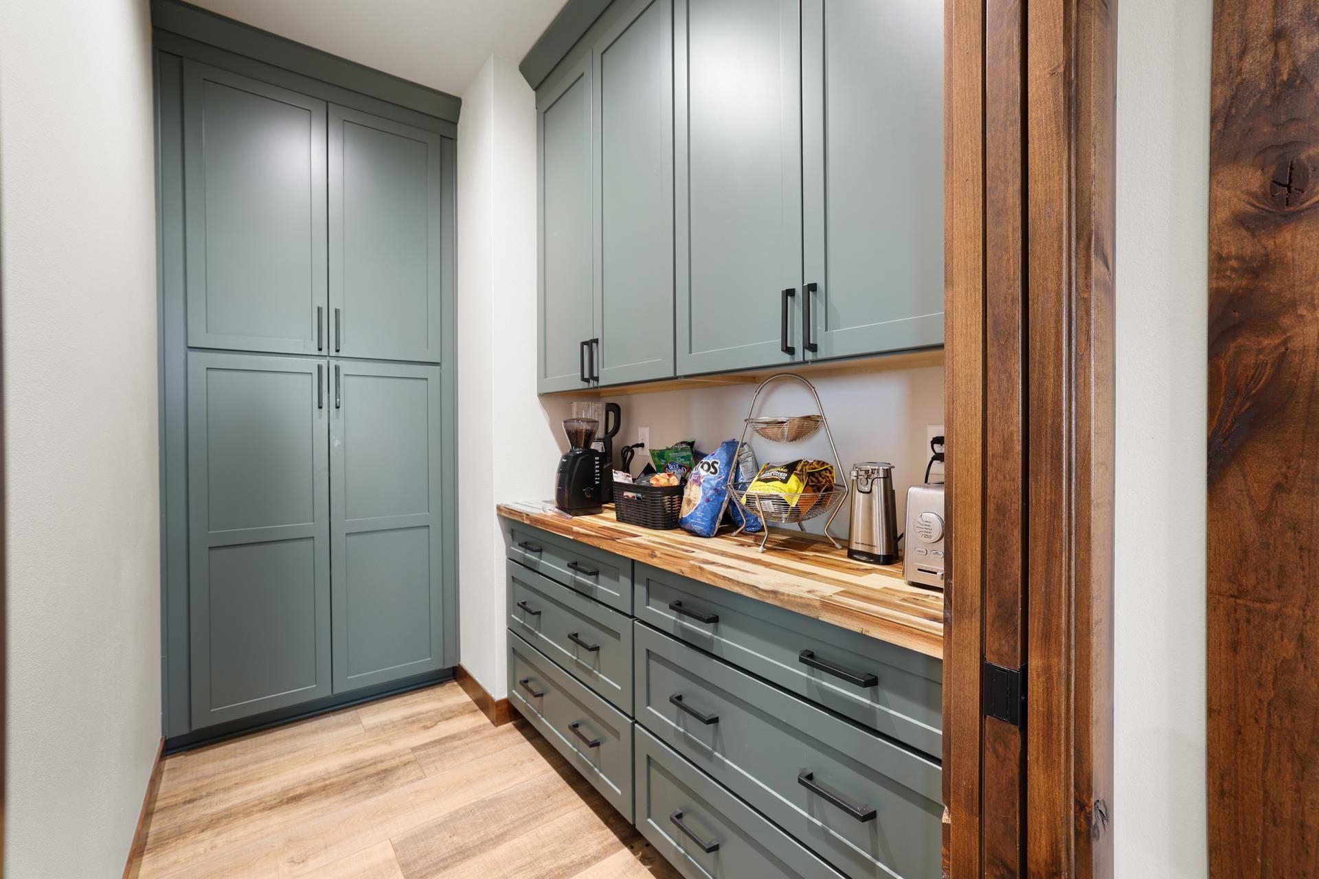 Garrison, North Dakota, 58540, United States, 4 Bedrooms Bedrooms, ,3 BathroomsBathrooms,Residential,For Sale,1976160