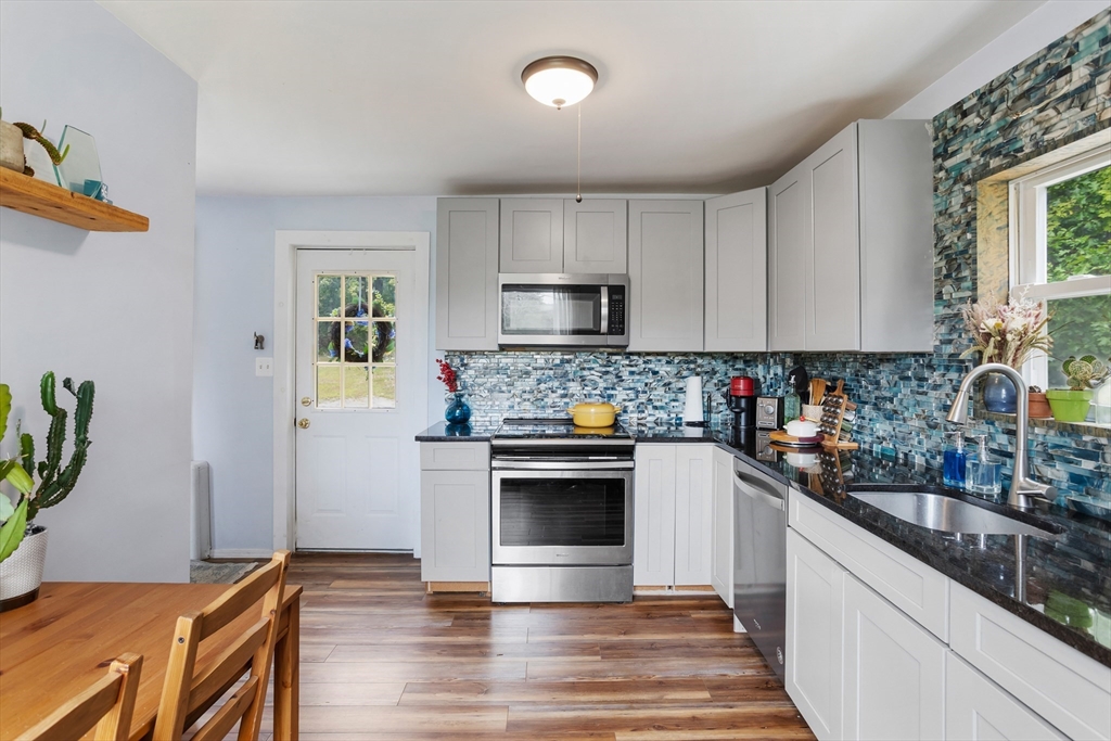 Groton, Massachusetts, 01450, United States, 3 Bedrooms Bedrooms, ,2 BathroomsBathrooms,Residential,For Sale,1983449