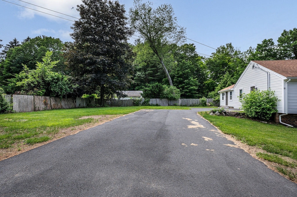 Groveland, Massachusetts, 01834, United States, 5 Bedrooms Bedrooms, ,3 BathroomsBathrooms,Residential,For Sale,1909322