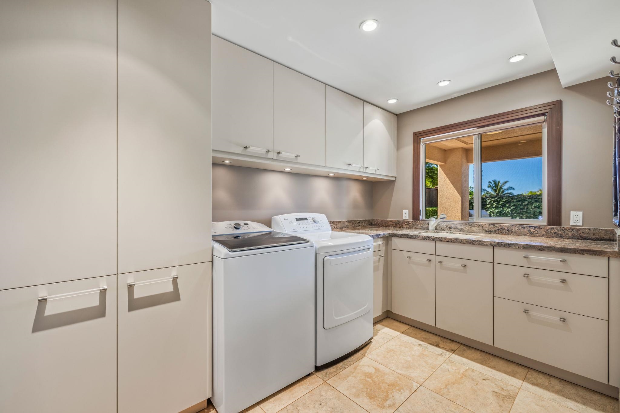 Lahaina, Hawaii, 96761, United States, 5 Bedrooms Bedrooms, ,5 BathroomsBathrooms,Residential,For Sale,1941963