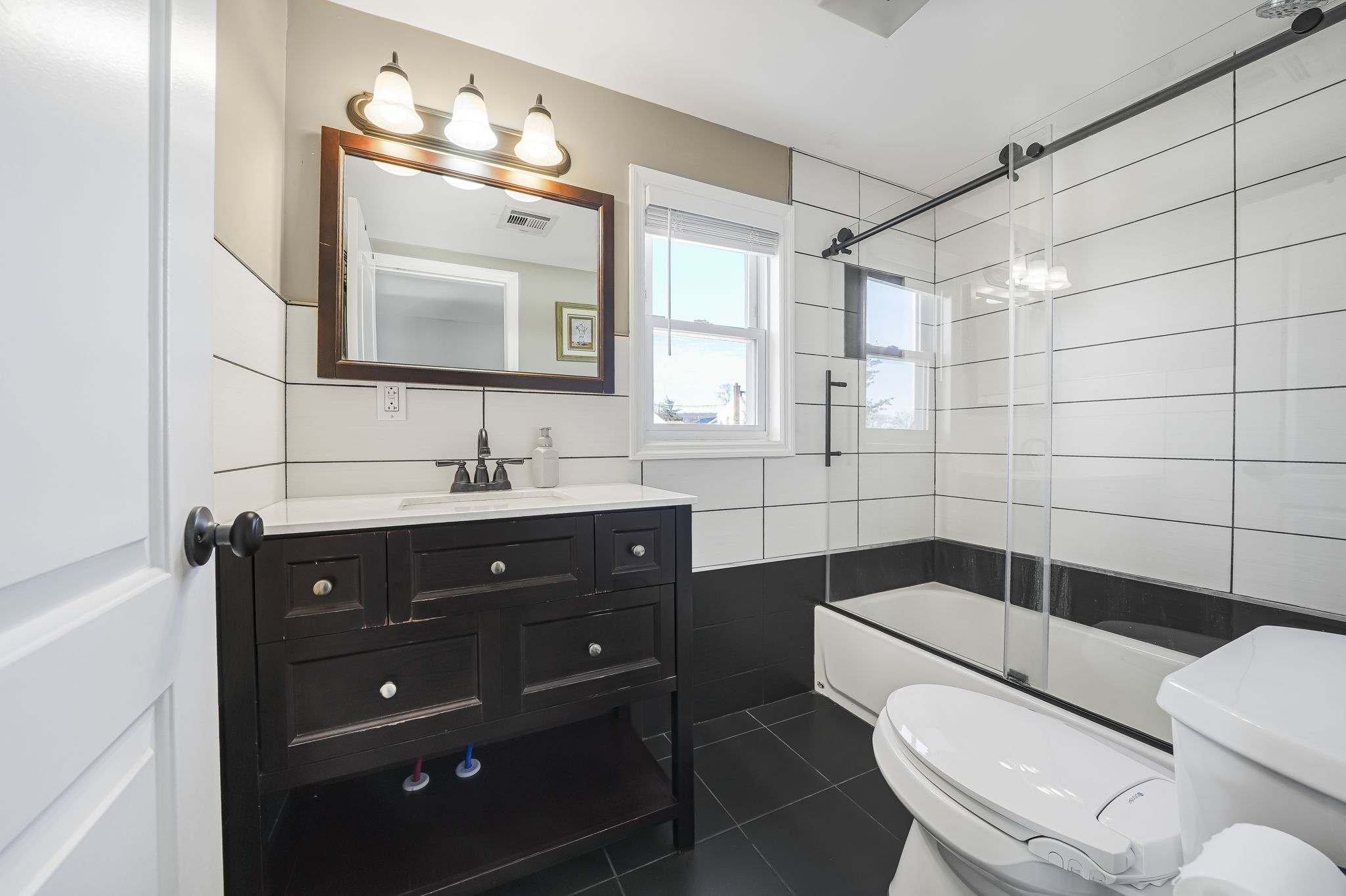 Union, New Jersey, 07073, United States, 3 Bedrooms Bedrooms, ,2 BathroomsBathrooms,Residential,For Sale,2012032