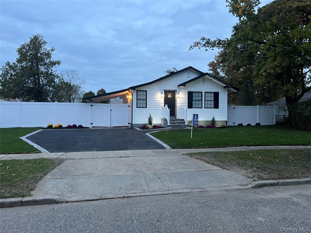 Central Islip, New York, 11722, United States, 3 Bedrooms Bedrooms, ,2 BathroomsBathrooms,Residential,For Sale,1971303