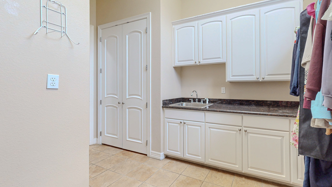 Orange, Texas, 77630, United States, 3 Bedrooms Bedrooms, ,5 BathroomsBathrooms,Residential,For Sale,1901539