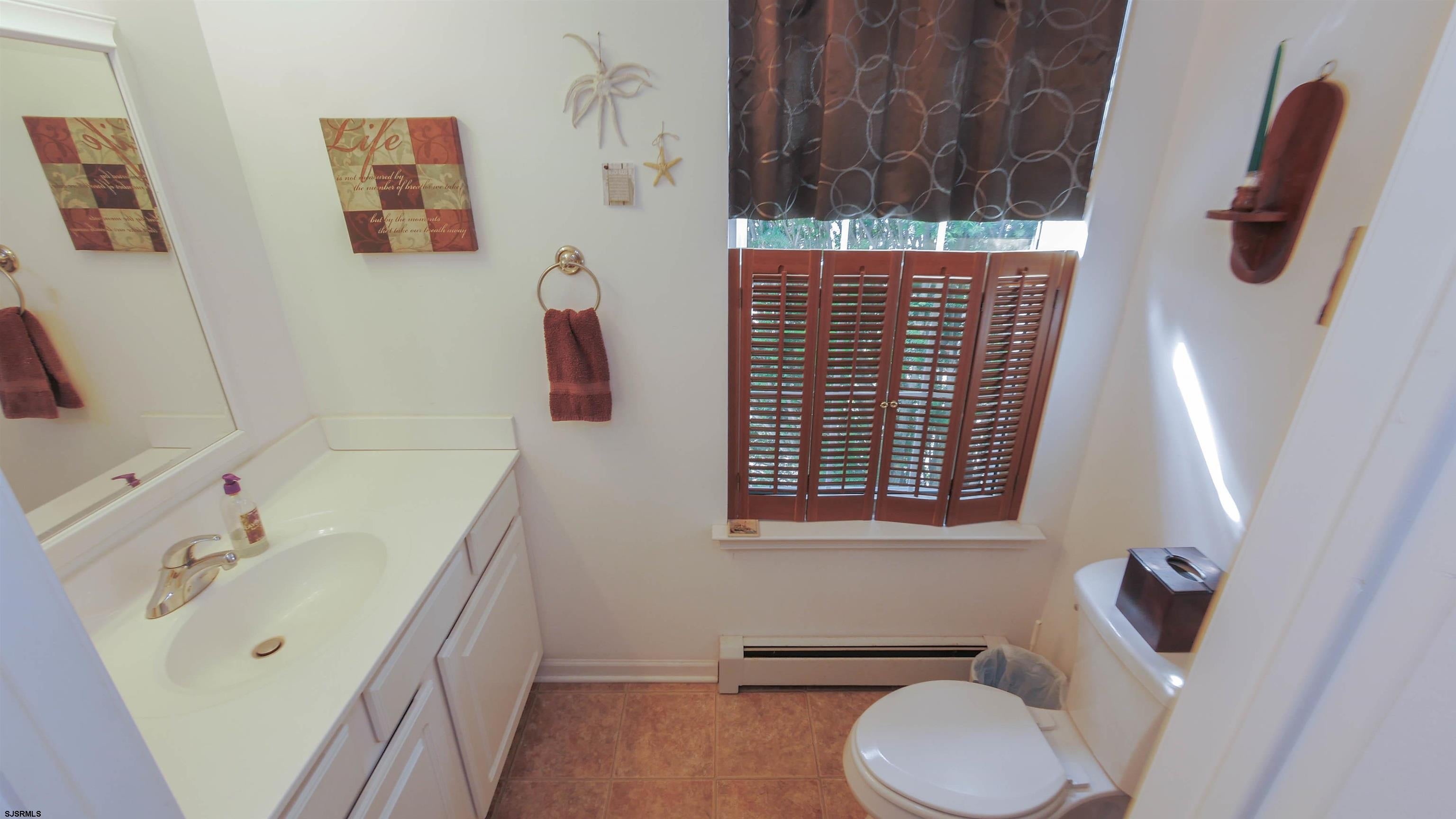 Absecon, New Jersey, 08201, United States, 5 Bedrooms Bedrooms, ,4 BathroomsBathrooms,Residential,For Sale,1908485