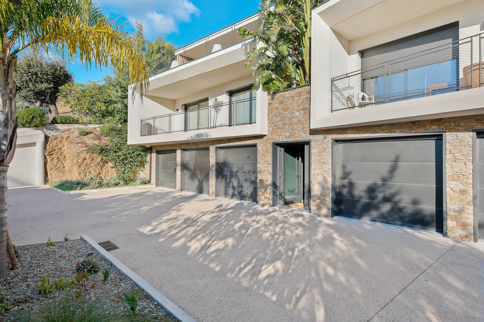 Le Lavandou, Provence-Alpes-Côte d’Azur, 83980, FR, 4 Bedrooms Bedrooms, ,Residential,For Sale,1998192