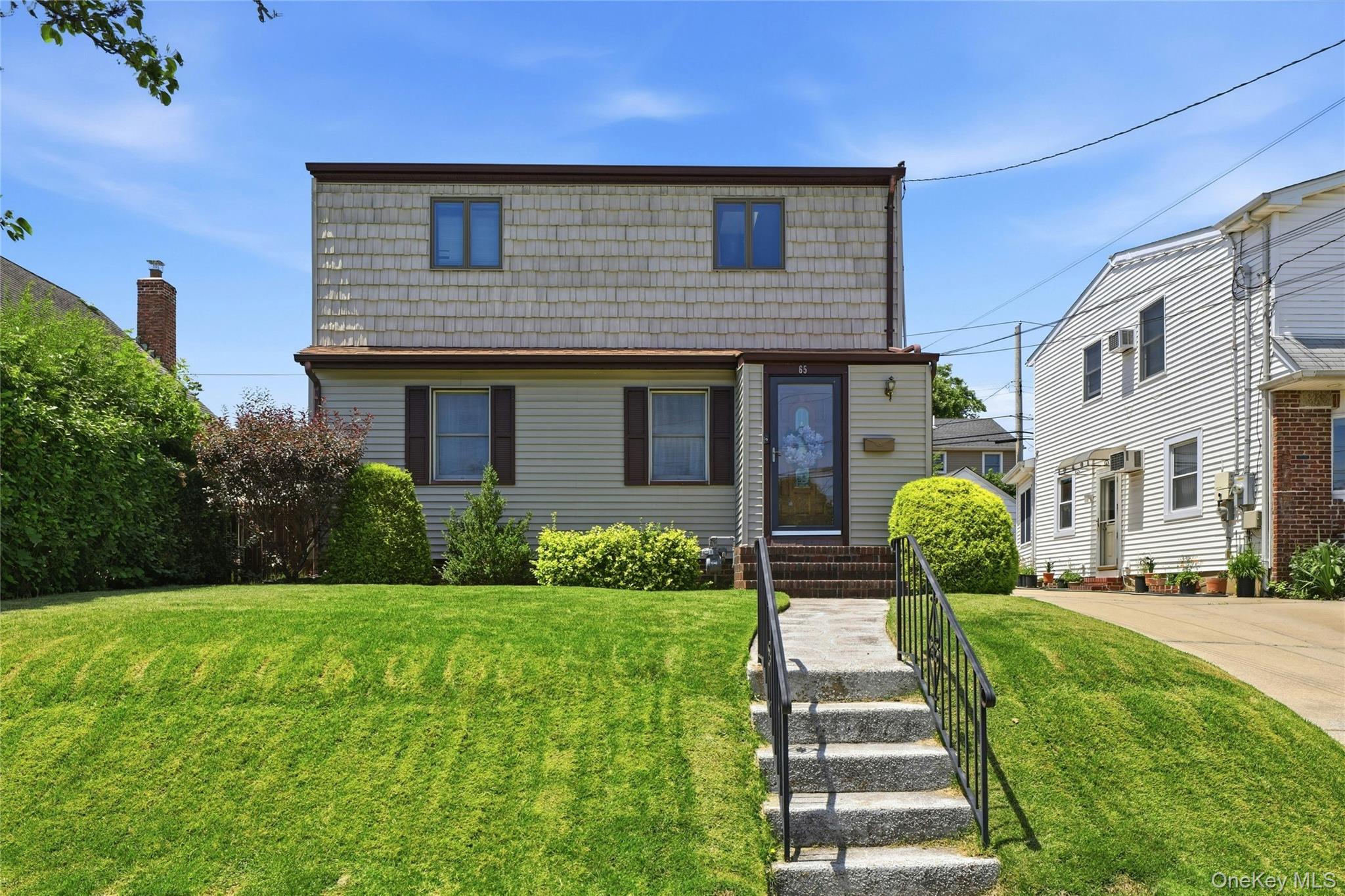 Moore St, New Hyde Park, NY 11040