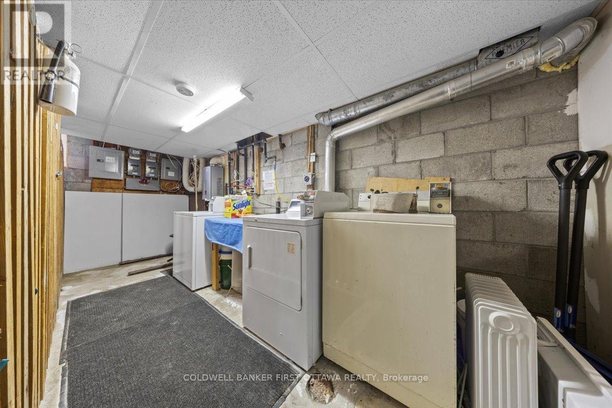 Ottawa, Ontario, K2B 6B9, CA, 7 Bedrooms Bedrooms, ,3 BathroomsBathrooms,Residential,For Sale,1903651