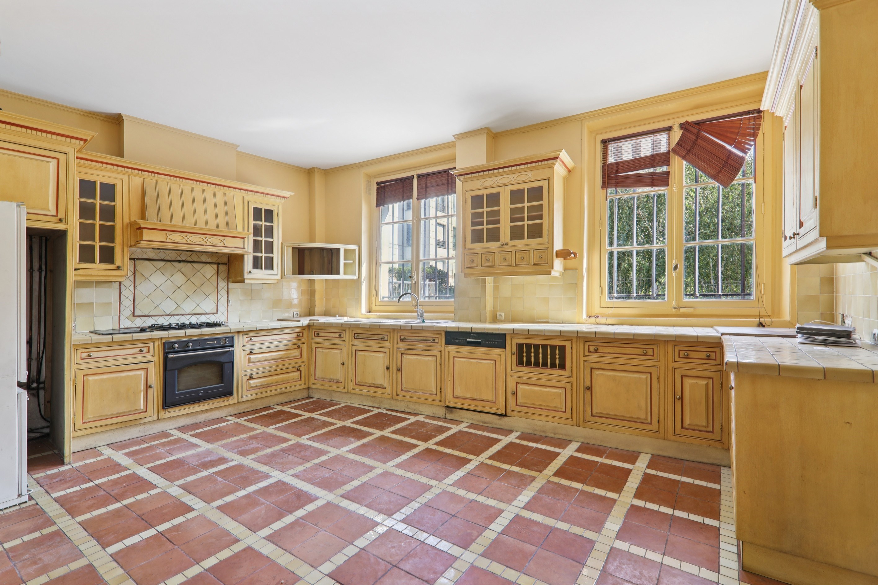  Rare townhouse to be fully renovated, with private garden view on the Eiffel To… - 物件實景