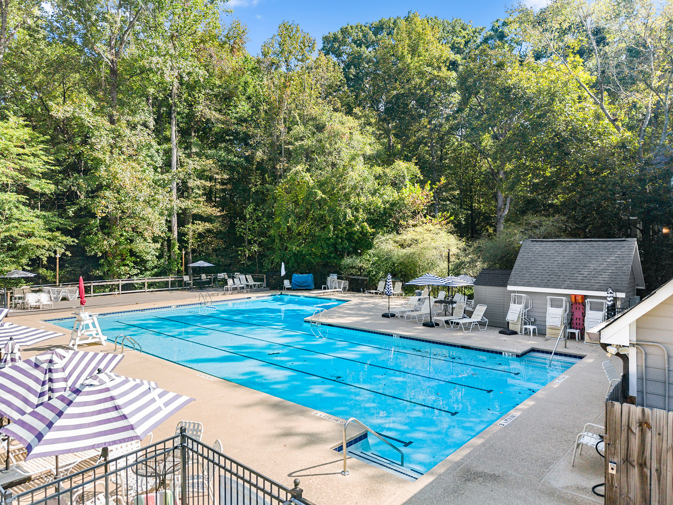  Beautifully Transformed Home in Lassiter School District - 物件實景